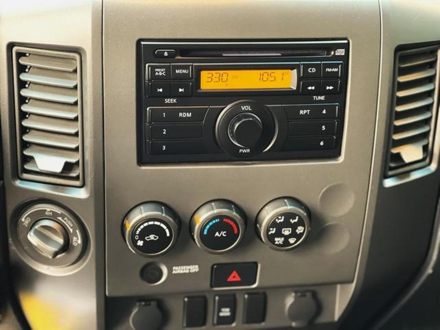 2014 WHITE NISSAN TITAN (1N6AA0EJ7EN) with an V8,5.6L(339 CID),DOHC engine, AUTOMATIC transmission, located at 14600 Frazho Road, Warren, MI, 48089, (586) 776-3400, 42.485996, -82.974220 - Photo#12