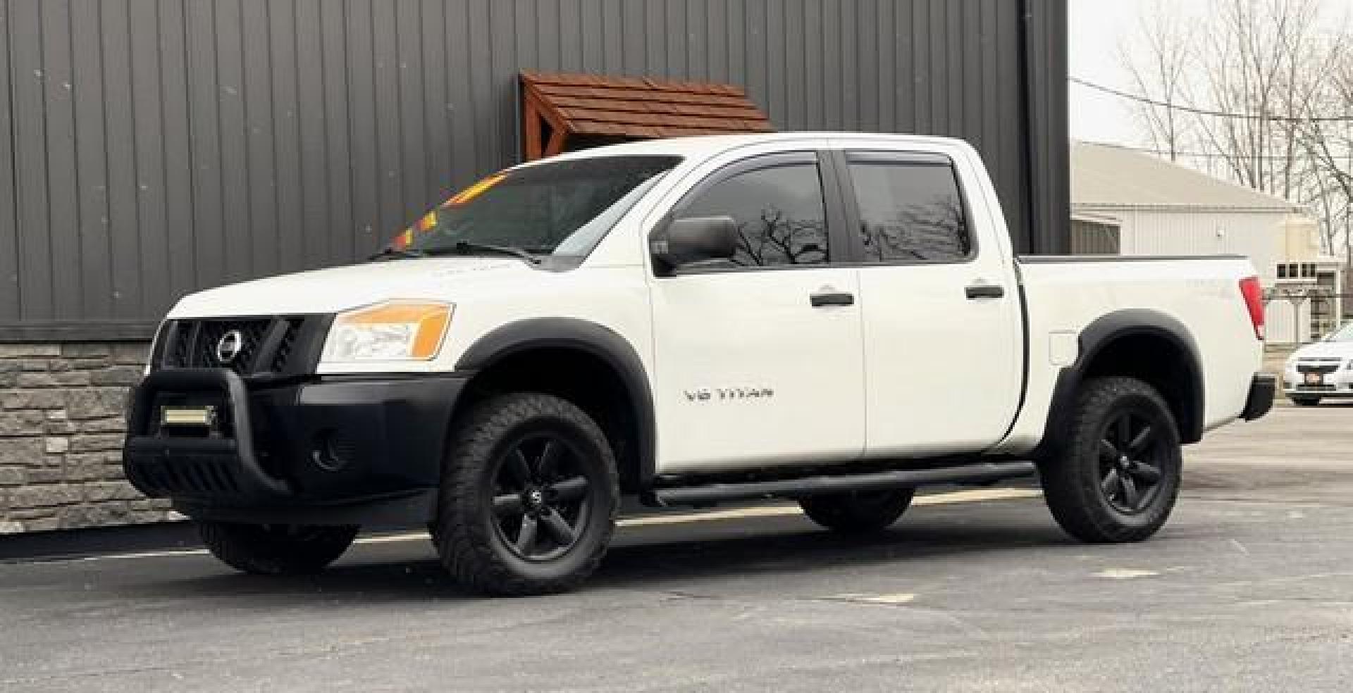 2014 WHITE NISSAN TITAN (1N6AA0EJ7EN) with an V8,5.6L(339 CID),DOHC engine, AUTOMATIC transmission, located at 14600 Frazho Road, Warren, MI, 48089, (586) 776-3400, 42.485996, -82.974220 - Photo#1