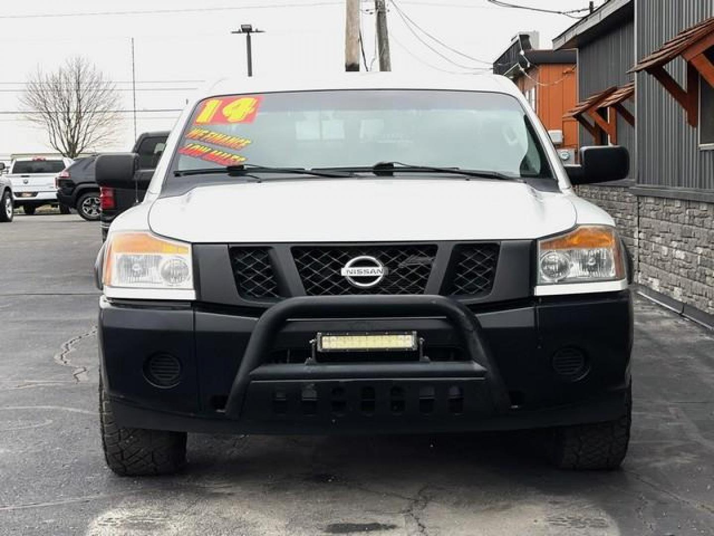 2014 WHITE NISSAN TITAN (1N6AA0EJ7EN) with an V8,5.6L(339 CID),DOHC engine, AUTOMATIC transmission, located at 14600 Frazho Road, Warren, MI, 48089, (586) 776-3400, 42.485996, -82.974220 - Photo#4