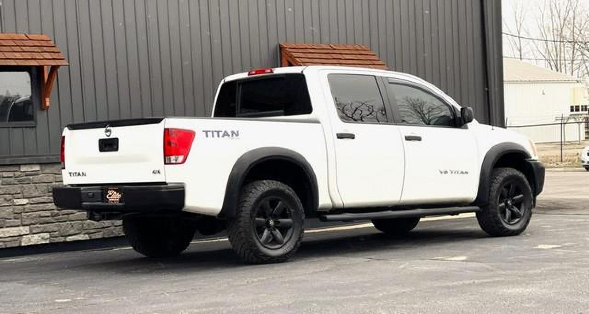 2014 WHITE NISSAN TITAN (1N6AA0EJ7EN) with an V8,5.6L(339 CID),DOHC engine, AUTOMATIC transmission, located at 14600 Frazho Road, Warren, MI, 48089, (586) 776-3400, 42.485996, -82.974220 - Photo#6