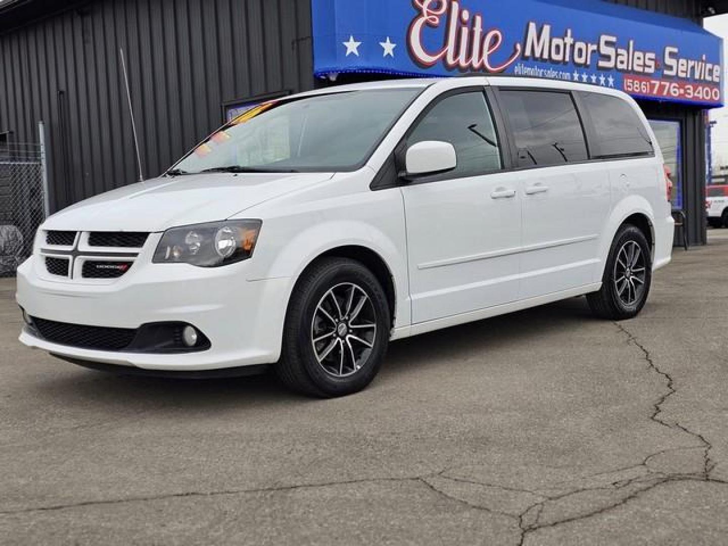 2016 WHITE DODGE GRAND CARAVAN (2C4RDGEG8GR) with an V6,3.6L(220 CID),DOHC engine, AUTOMATIC transmission, located at 14600 Frazho Road, Warren, MI, 48089, (586) 776-3400, 42.485996, -82.974220 - Photo#0