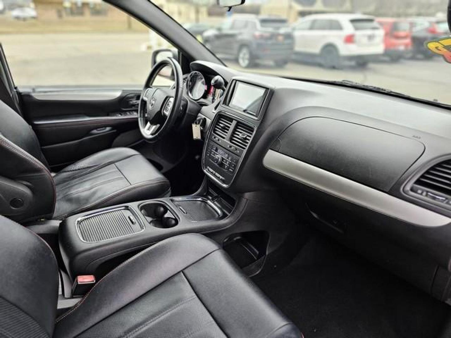 2016 WHITE DODGE GRAND CARAVAN (2C4RDGEG8GR) with an V6,3.6L(220 CID),DOHC engine, AUTOMATIC transmission, located at 14600 Frazho Road, Warren, MI, 48089, (586) 776-3400, 42.485996, -82.974220 - Photo#14