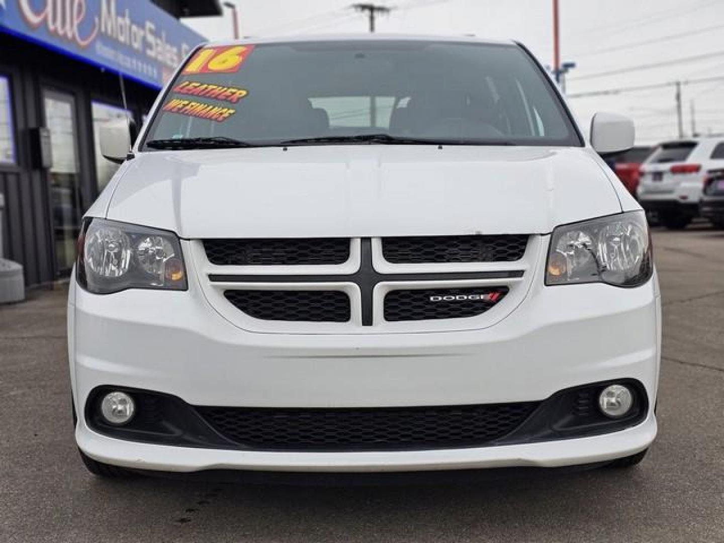 2016 WHITE DODGE GRAND CARAVAN (2C4RDGEG8GR) with an V6,3.6L(220 CID),DOHC engine, AUTOMATIC transmission, located at 14600 Frazho Road, Warren, MI, 48089, (586) 776-3400, 42.485996, -82.974220 - Photo#1