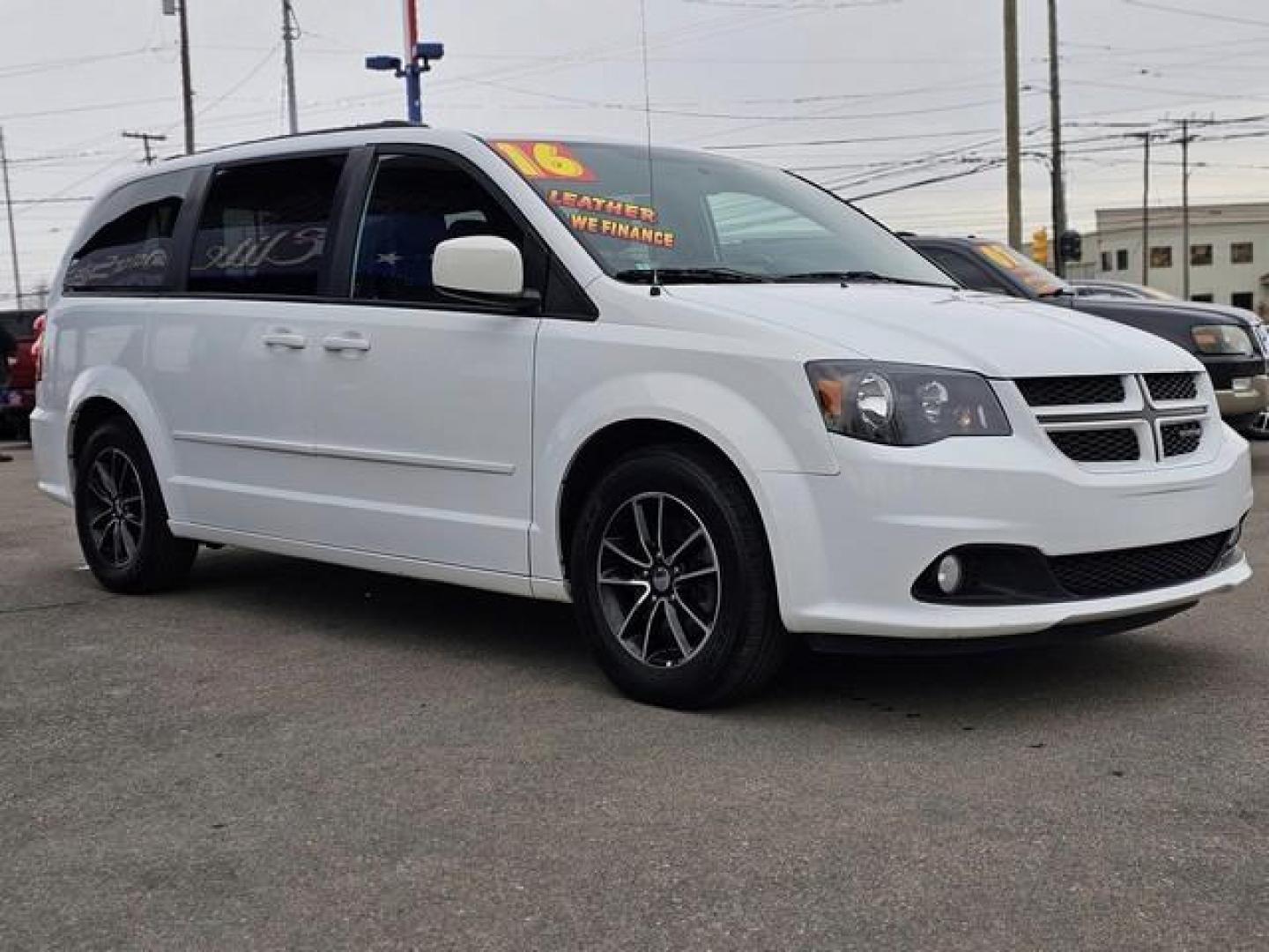 2016 WHITE DODGE GRAND CARAVAN (2C4RDGEG8GR) with an V6,3.6L(220 CID),DOHC engine, AUTOMATIC transmission, located at 14600 Frazho Road, Warren, MI, 48089, (586) 776-3400, 42.485996, -82.974220 - Photo#2