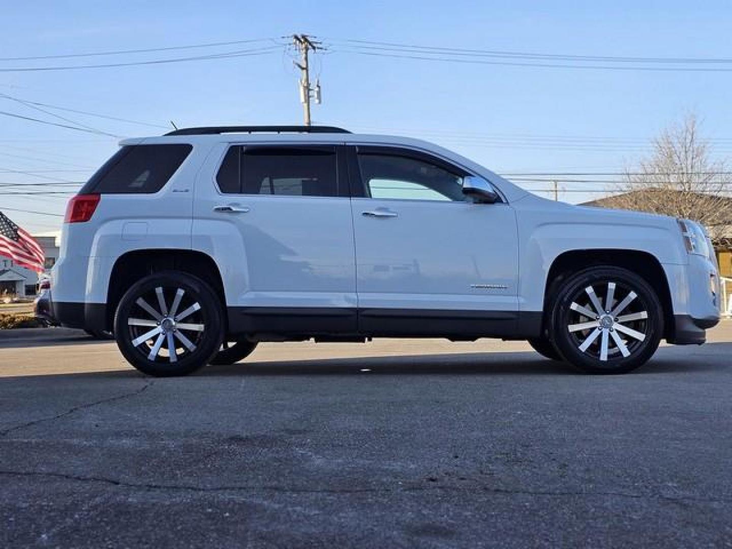 2014 WHITE GMC TERRAIN (2GKALREK2E6) with an L4,2.4L(145 CID),DOHC engine, AUTOMATIC transmission, located at 14600 Frazho Road, Warren, MI, 48089, (586) 776-3400, 42.485996, -82.974220 - Photo#3