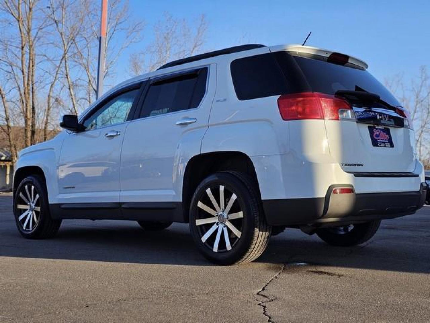 2014 WHITE GMC TERRAIN (2GKALREK2E6) with an L4,2.4L(145 CID),DOHC engine, AUTOMATIC transmission, located at 14600 Frazho Road, Warren, MI, 48089, (586) 776-3400, 42.485996, -82.974220 - Photo#6