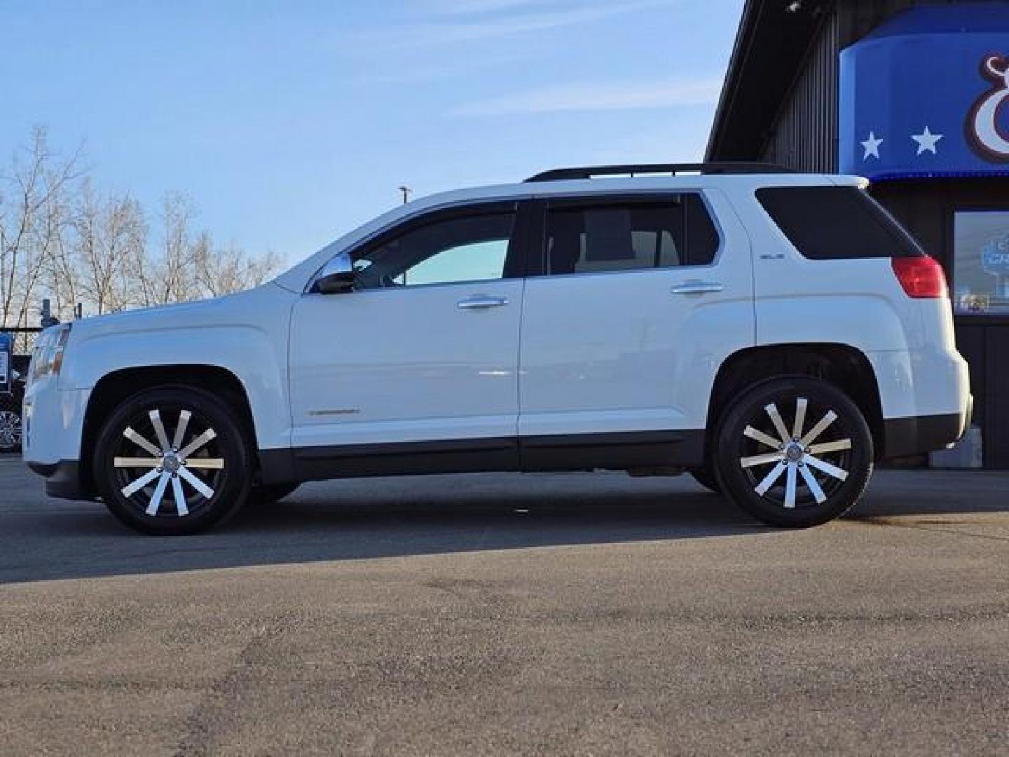 2014 WHITE GMC TERRAIN (2GKALREK2E6) with an L4,2.4L(145 CID),DOHC engine, AUTOMATIC transmission, located at 14600 Frazho Road, Warren, MI, 48089, (586) 776-3400, 42.485996, -82.974220 - Photo#7