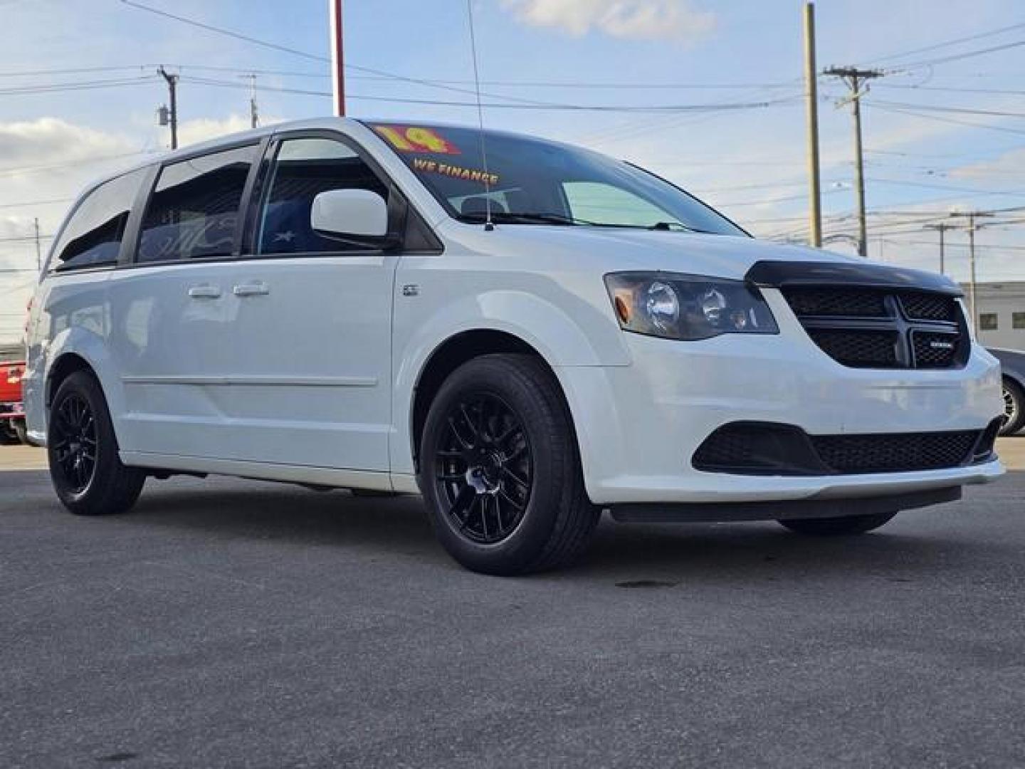 2014 WHITE DODGE GRAND CARAVAN (2C4RDGBG8ER) with an V6,3.6L(220 CID),DOHC engine, AUTOMATIC transmission, located at 14600 Frazho Road, Warren, MI, 48089, (586) 776-3400, 42.485996, -82.974220 - Photo#1