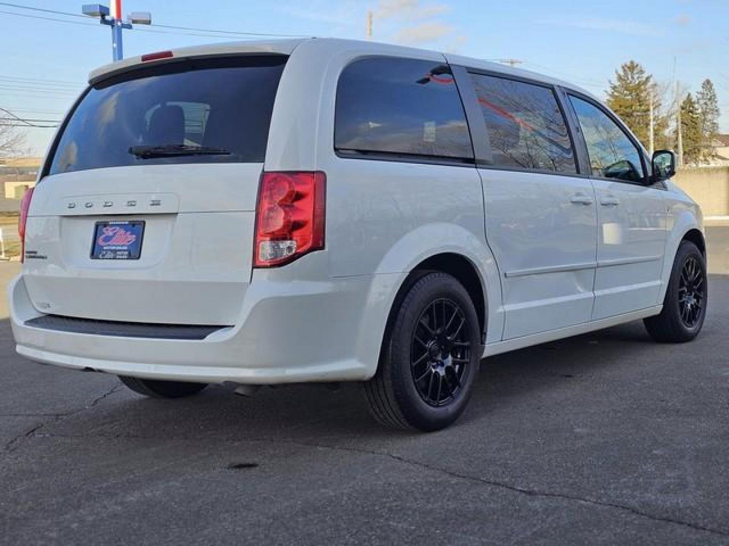 2014 WHITE DODGE GRAND CARAVAN (2C4RDGBG8ER) with an V6,3.6L(220 CID),DOHC engine, AUTOMATIC transmission, located at 14600 Frazho Road, Warren, MI, 48089, (586) 776-3400, 42.485996, -82.974220 - Photo#3