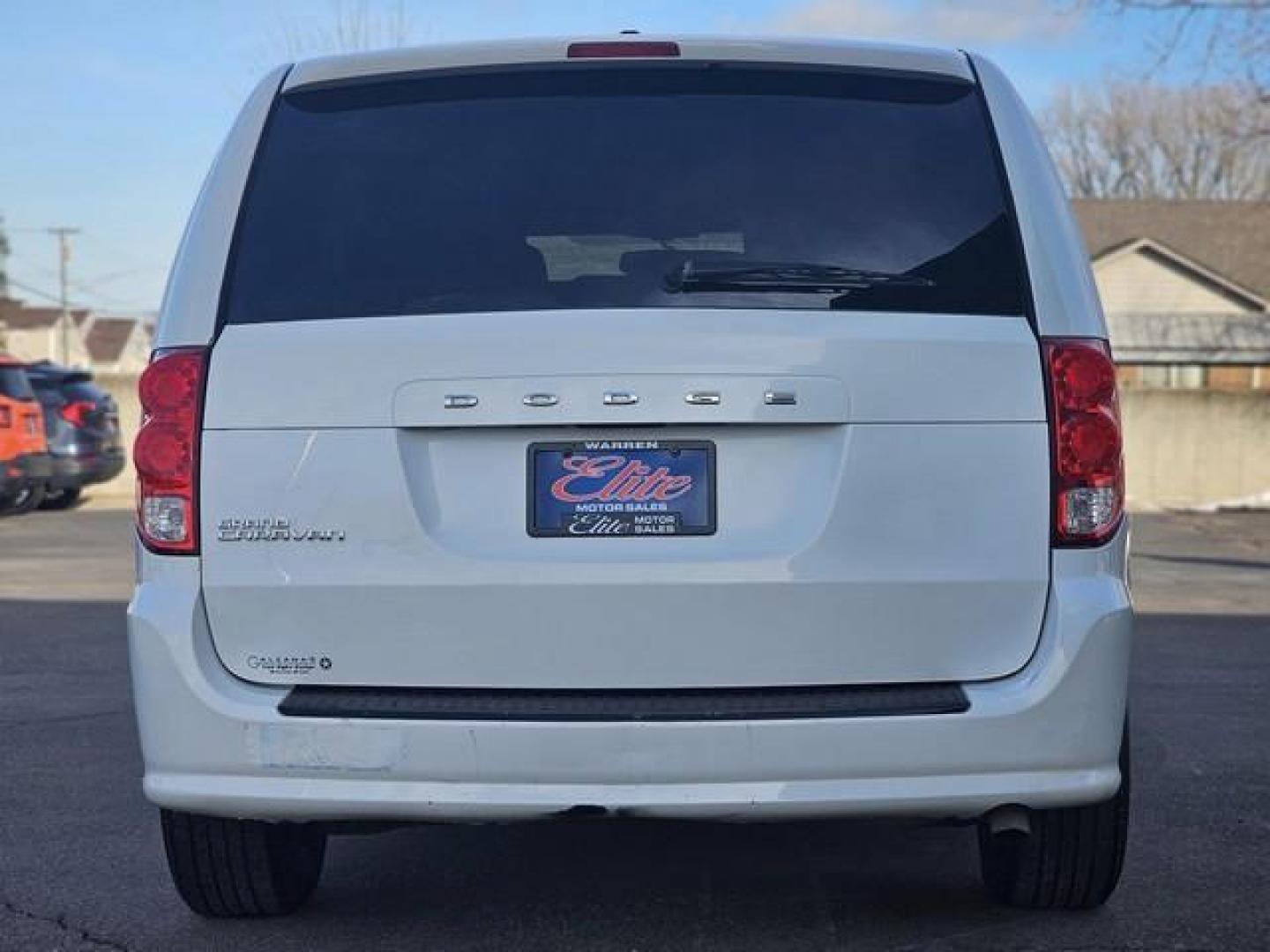 2014 WHITE DODGE GRAND CARAVAN (2C4RDGBG8ER) with an V6,3.6L(220 CID),DOHC engine, AUTOMATIC transmission, located at 14600 Frazho Road, Warren, MI, 48089, (586) 776-3400, 42.485996, -82.974220 - Photo#4