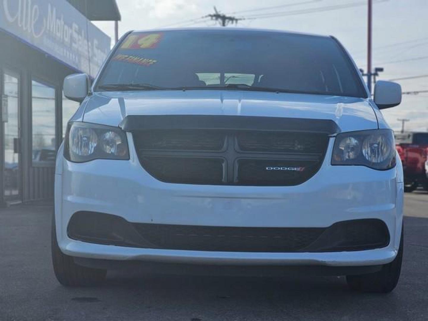 2014 WHITE DODGE GRAND CARAVAN (2C4RDGBG8ER) with an V6,3.6L(220 CID),DOHC engine, AUTOMATIC transmission, located at 14600 Frazho Road, Warren, MI, 48089, (586) 776-3400, 42.485996, -82.974220 - Photo#7