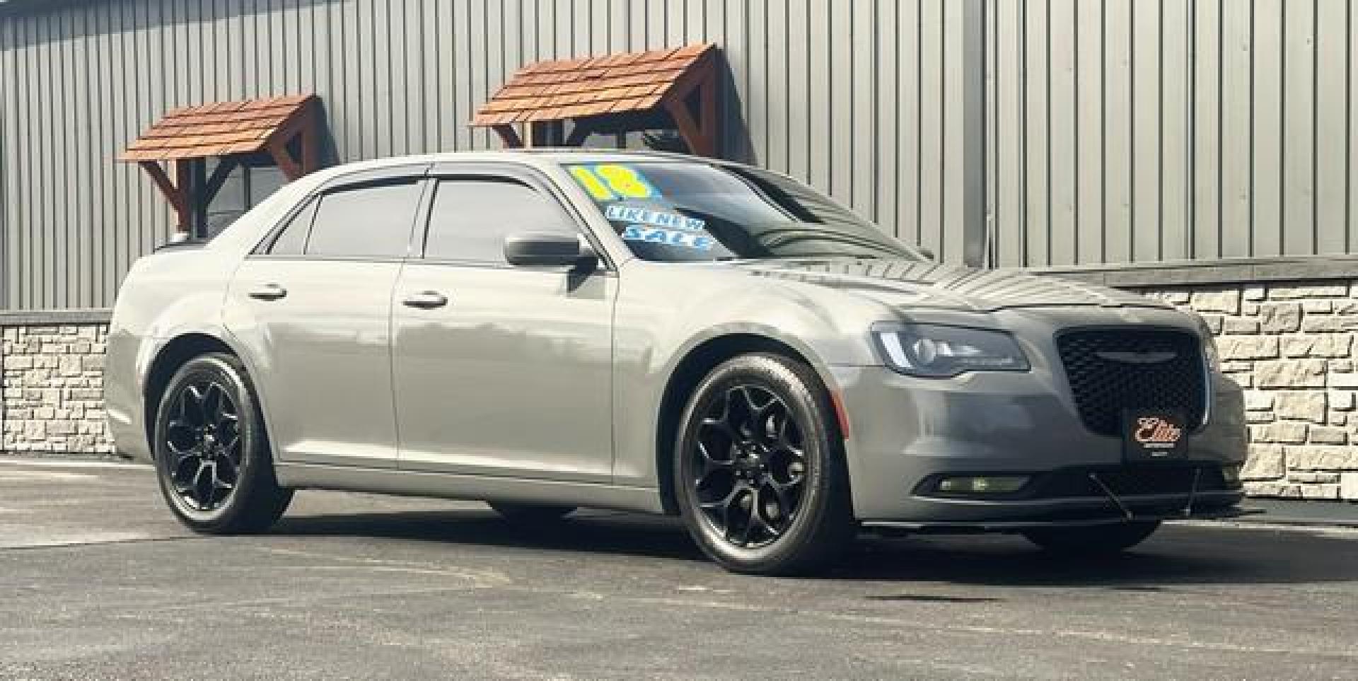 2018 CERAMIC GREY CHRYSLER 300 (2C3CCAGG1JH) with an V6,3.6L(220 CID),DOHC engine, AUTOMATIC transmission, located at 14600 Frazho Road, Warren, MI, 48089, (586) 776-3400, 42.485996, -82.974220 - Photo#3