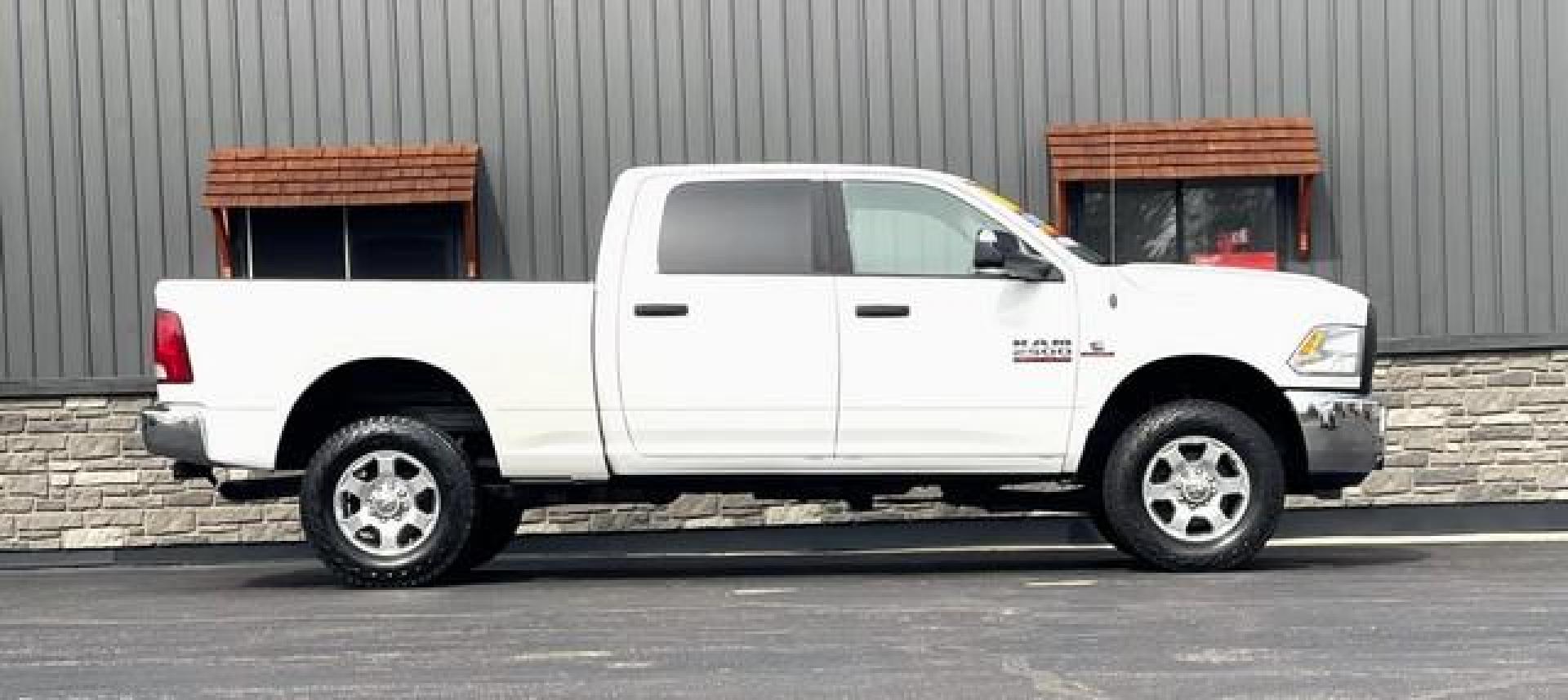 2016 WHITE RAM 2500 (3C6UR5DL4GG) with an L6,6.7L(408 CID),OHV engine, AUTOMATIC transmission, located at 14600 Frazho Road, Warren, MI, 48089, (586) 776-3400, 42.485996, -82.974220 - Photo#1