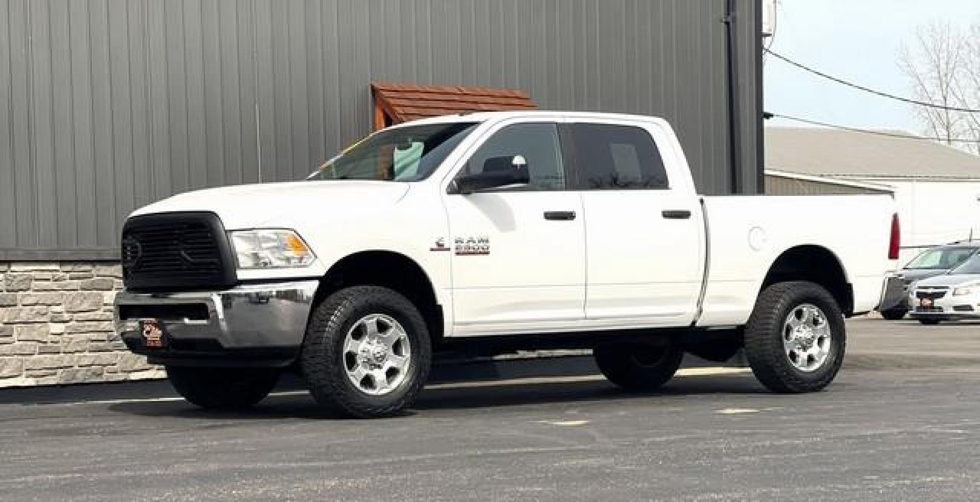 2016 WHITE RAM 2500 (3C6UR5DL4GG) with an L6,6.7L(408 CID),OHV engine, AUTOMATIC transmission, located at 14600 Frazho Road, Warren, MI, 48089, (586) 776-3400, 42.485996, -82.974220 - Photo#4