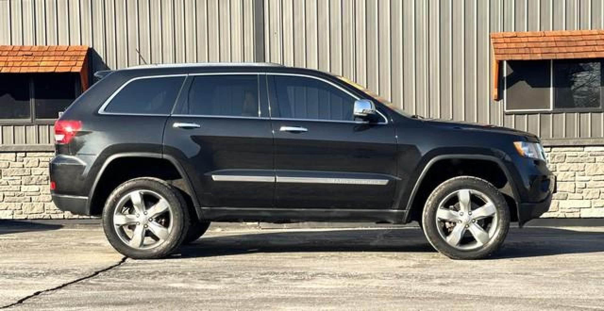 2012 BLACK JEEP GRAND CHEROKEE (1C4RJFCG9CC) with an V6,3.6L(220 CID),DOHC engine, AUTOMATIC transmission, located at 14600 Frazho Road, Warren, MI, 48089, (586) 776-3400, 42.485996, -82.974220 - Photo#4