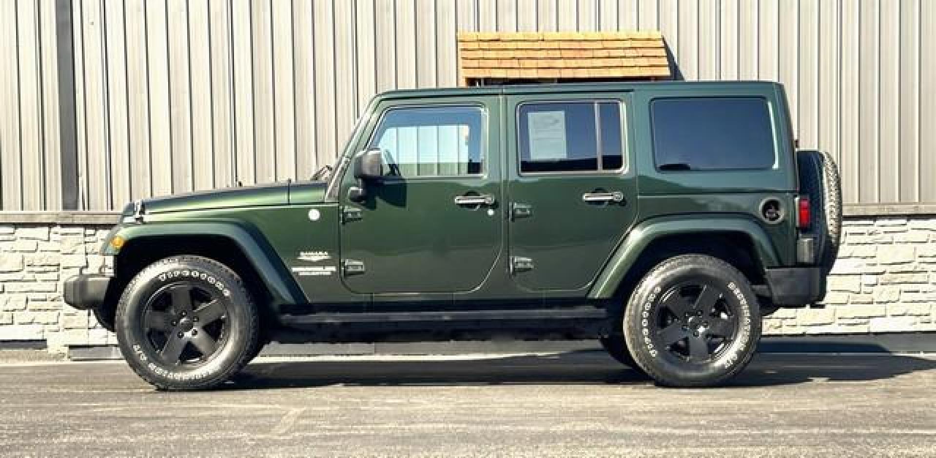 2011 GREEN PEARL JEEP WRANGLER (1J4BA5H17BL) with an V6,3.8L(231 CID),OHV engine, AUTOMATIC transmission, located at 14600 Frazho Road, Warren, MI, 48089, (586) 776-3400, 42.485996, -82.974220 - Photo#4