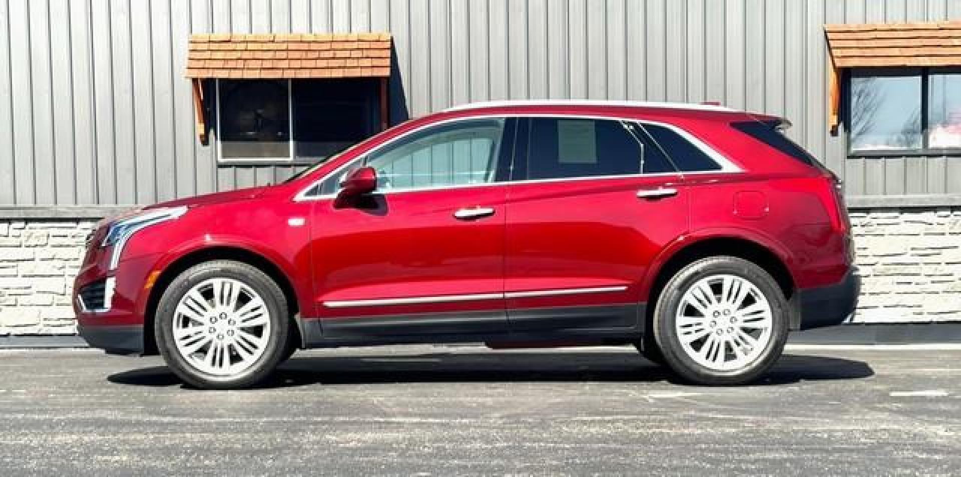 2017 RED CADILLAC XT5 (1GYKNERS1HZ) with an V6,3.6L(223 CID),DOHC engine, AUTOMATIC transmission, located at 14600 Frazho Road, Warren, MI, 48089, (586) 776-3400, 42.485996, -82.974220 - Photo#5