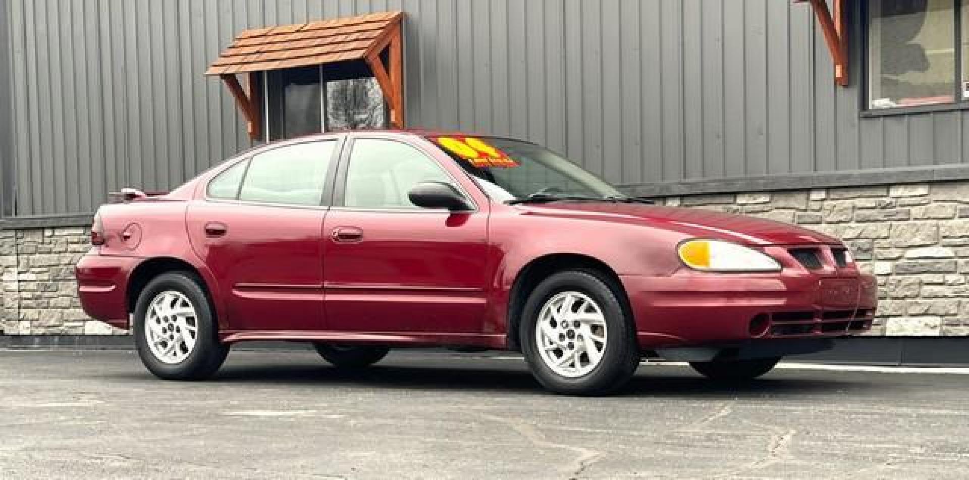 2004 BURGUNDY PONTIAC GRAND AM (1G2NE52F44C) with an L4,2.2L(134 CID),DOHC engine, AUTOMATIC transmission, located at 14600 Frazho Road, Warren, MI, 48089, (586) 776-3400, 42.485996, -82.974220 - Photo#2