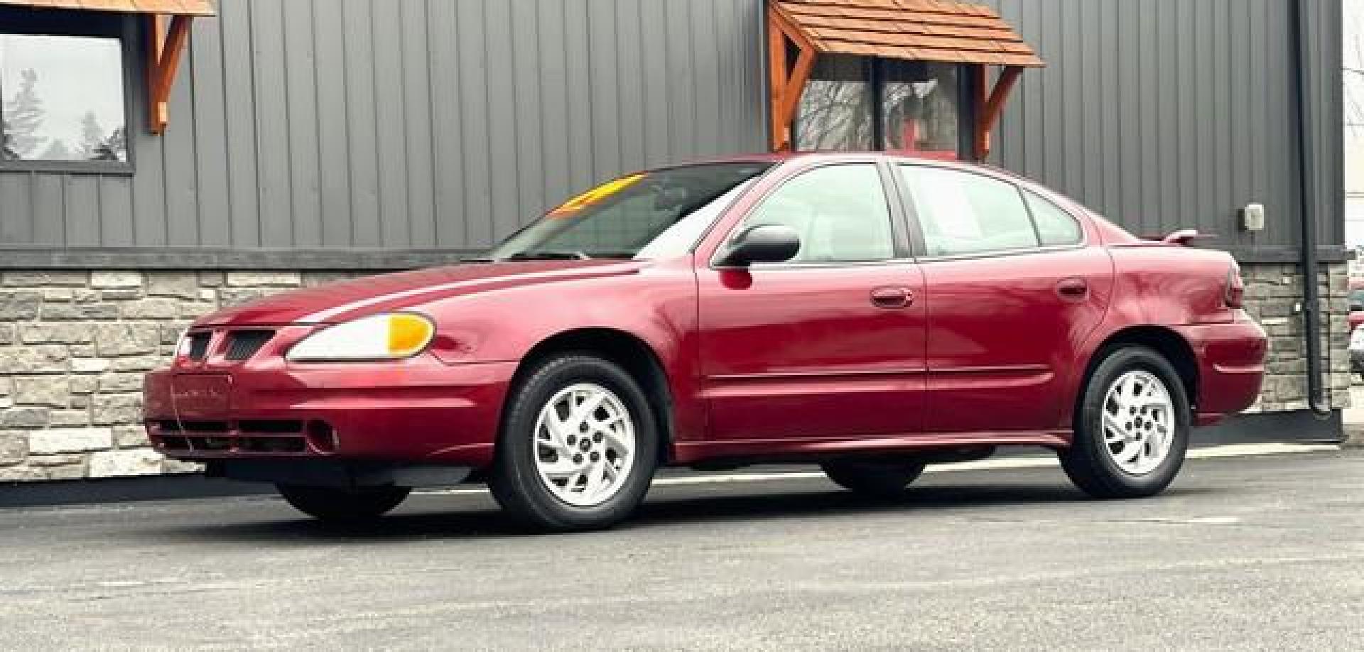 2004 BURGUNDY PONTIAC GRAND AM (1G2NE52F44C) with an L4,2.2L(134 CID),DOHC engine, AUTOMATIC transmission, located at 14600 Frazho Road, Warren, MI, 48089, (586) 776-3400, 42.485996, -82.974220 - Photo#4