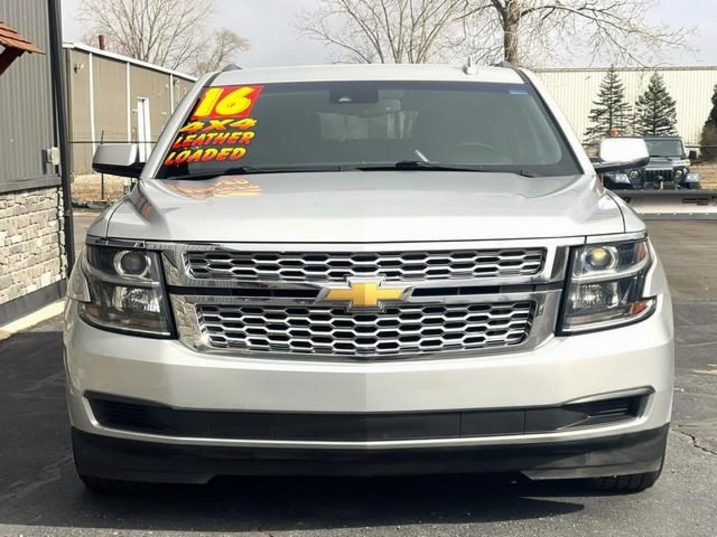 2016 SILVER CHEVROLET SUBURBAN (1GNSKHKC3GR) with an V8,5.3L(325 CID),OHV engine, AUTOMATIC transmission, located at 14600 Frazho Road, Warren, MI, 48089, (586) 776-3400, 42.485996, -82.974220 - Photo#2