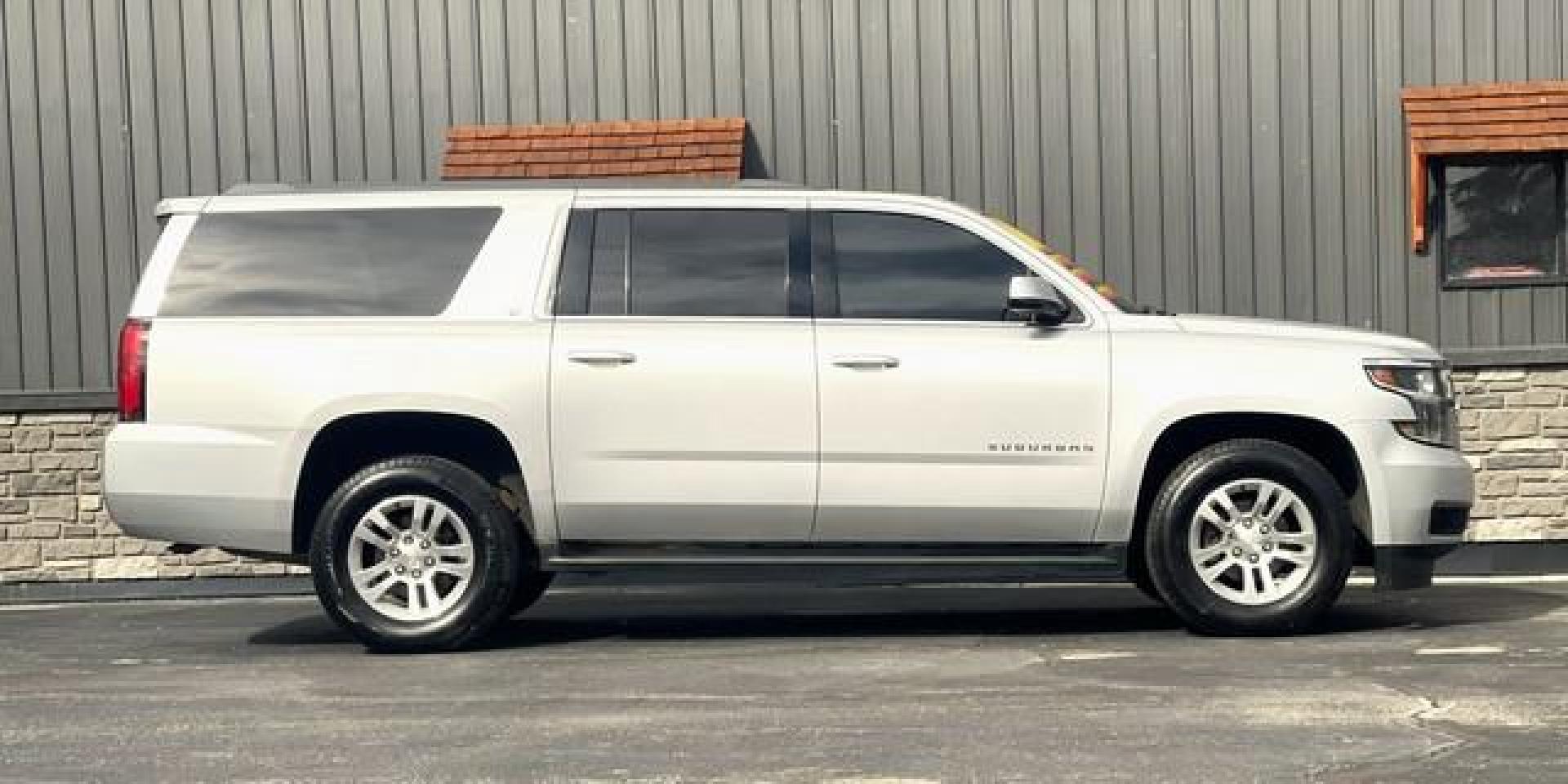 2016 SILVER CHEVROLET SUBURBAN (1GNSKHKC3GR) with an V8,5.3L(325 CID),OHV engine, AUTOMATIC transmission, located at 14600 Frazho Road, Warren, MI, 48089, (586) 776-3400, 42.485996, -82.974220 - Photo#3