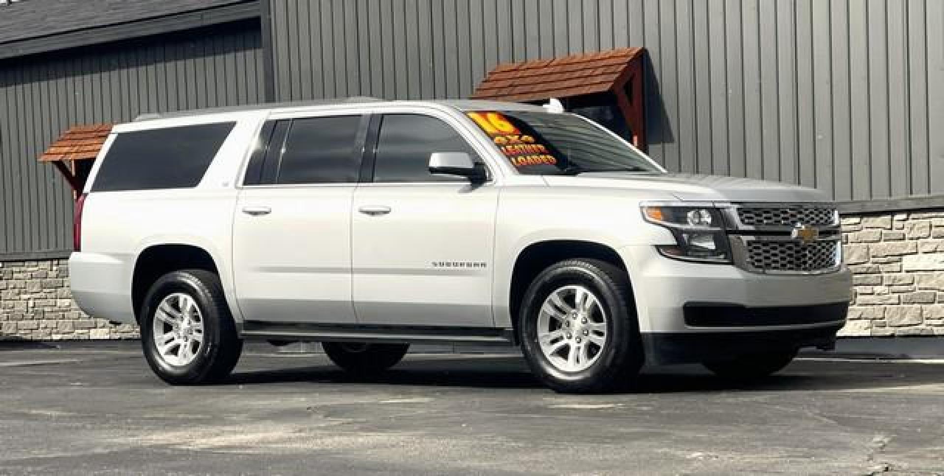 2016 SILVER CHEVROLET SUBURBAN (1GNSKHKC3GR) with an V8,5.3L(325 CID),OHV engine, AUTOMATIC transmission, located at 14600 Frazho Road, Warren, MI, 48089, (586) 776-3400, 42.485996, -82.974220 - Photo#4