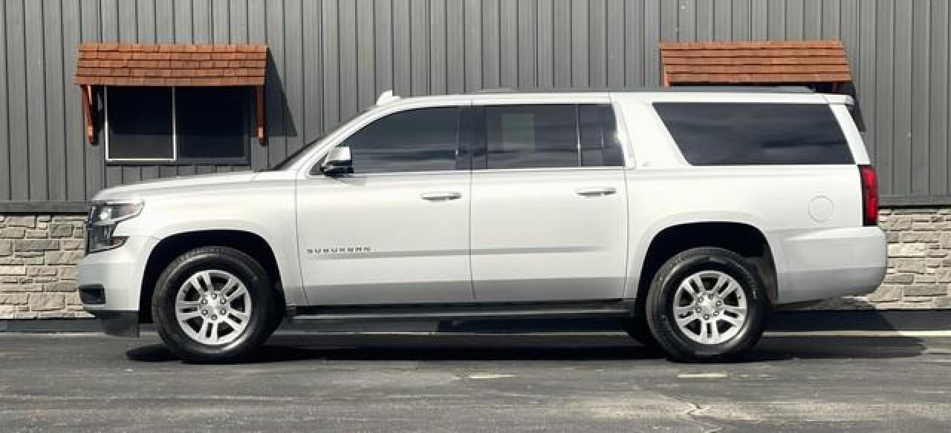 2016 SILVER CHEVROLET SUBURBAN (1GNSKHKC3GR) with an V8,5.3L(325 CID),OHV engine, AUTOMATIC transmission, located at 14600 Frazho Road, Warren, MI, 48089, (586) 776-3400, 42.485996, -82.974220 - Photo#5