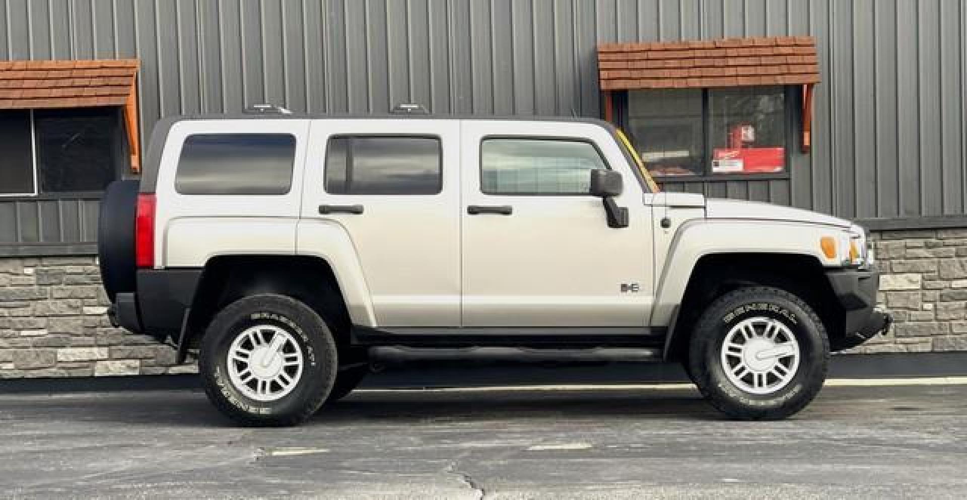 2008 PEWTER HUMMER H3 (5GTEN13E888) with an L5,3.7L(223 CID),DOHC engine, AUTOMATIC transmission, located at 14600 Frazho Road, Warren, MI, 48089, (586) 776-3400, 42.485996, -82.974220 - Photo#4