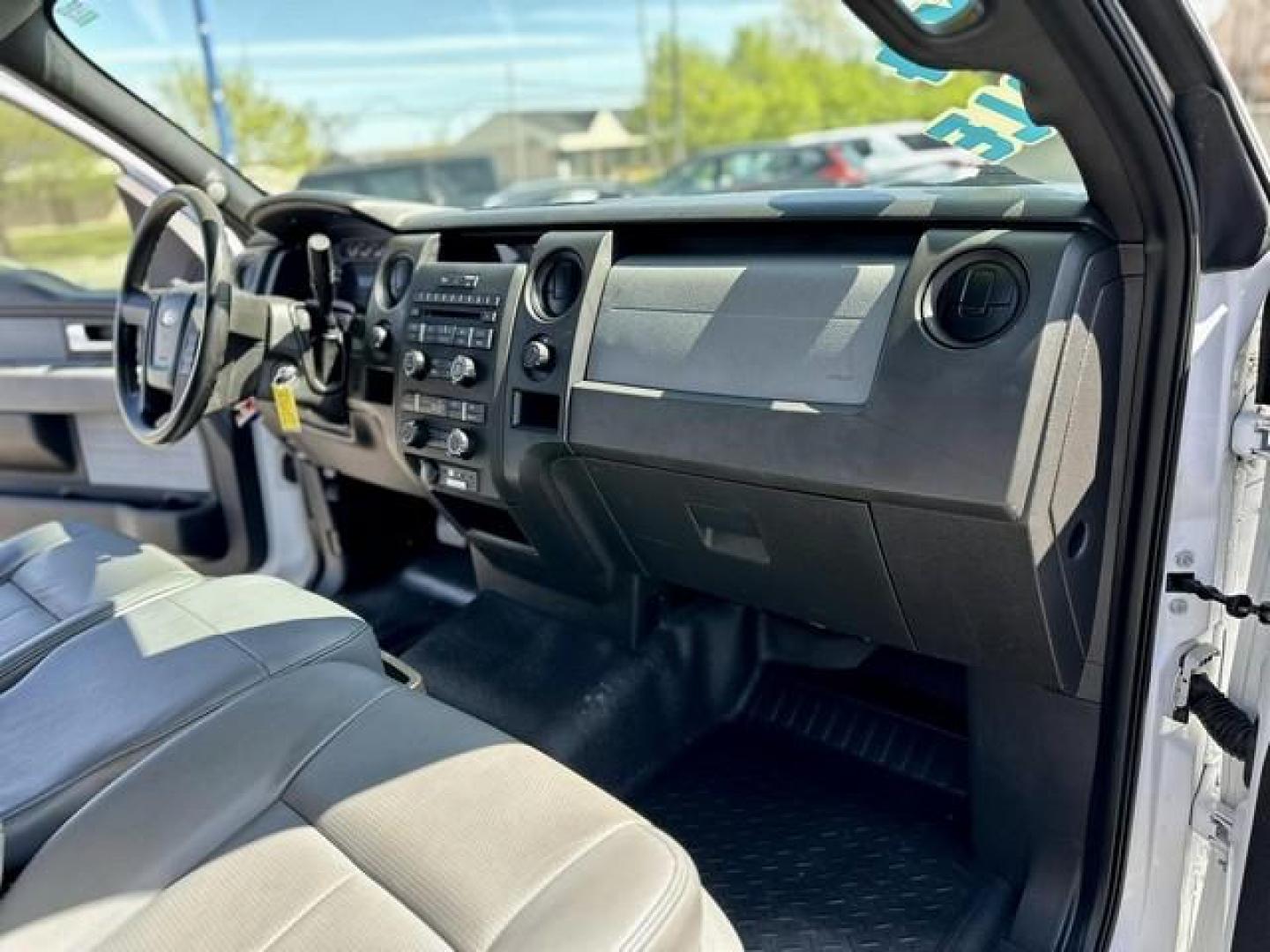 2013 WHITE FORD F-150 (1FTMF1EM0DF) with an V6,3.7L(227 CID),DOHC engine, AUTOMATIC transmission, located at 14600 Frazho Road, Warren, MI, 48089, (586) 776-3400, 42.485996, -82.974220 - Photo#15