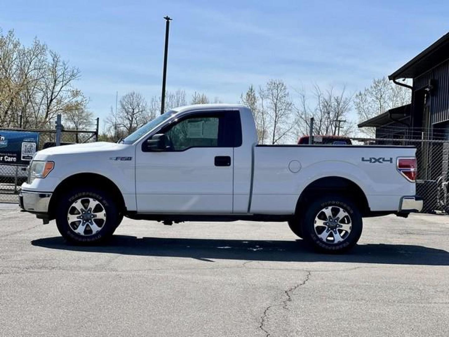 2013 WHITE FORD F-150 (1FTMF1EM0DF) with an V6,3.7L(227 CID),DOHC engine, AUTOMATIC transmission, located at 14600 Frazho Road, Warren, MI, 48089, (586) 776-3400, 42.485996, -82.974220 - Photo#7