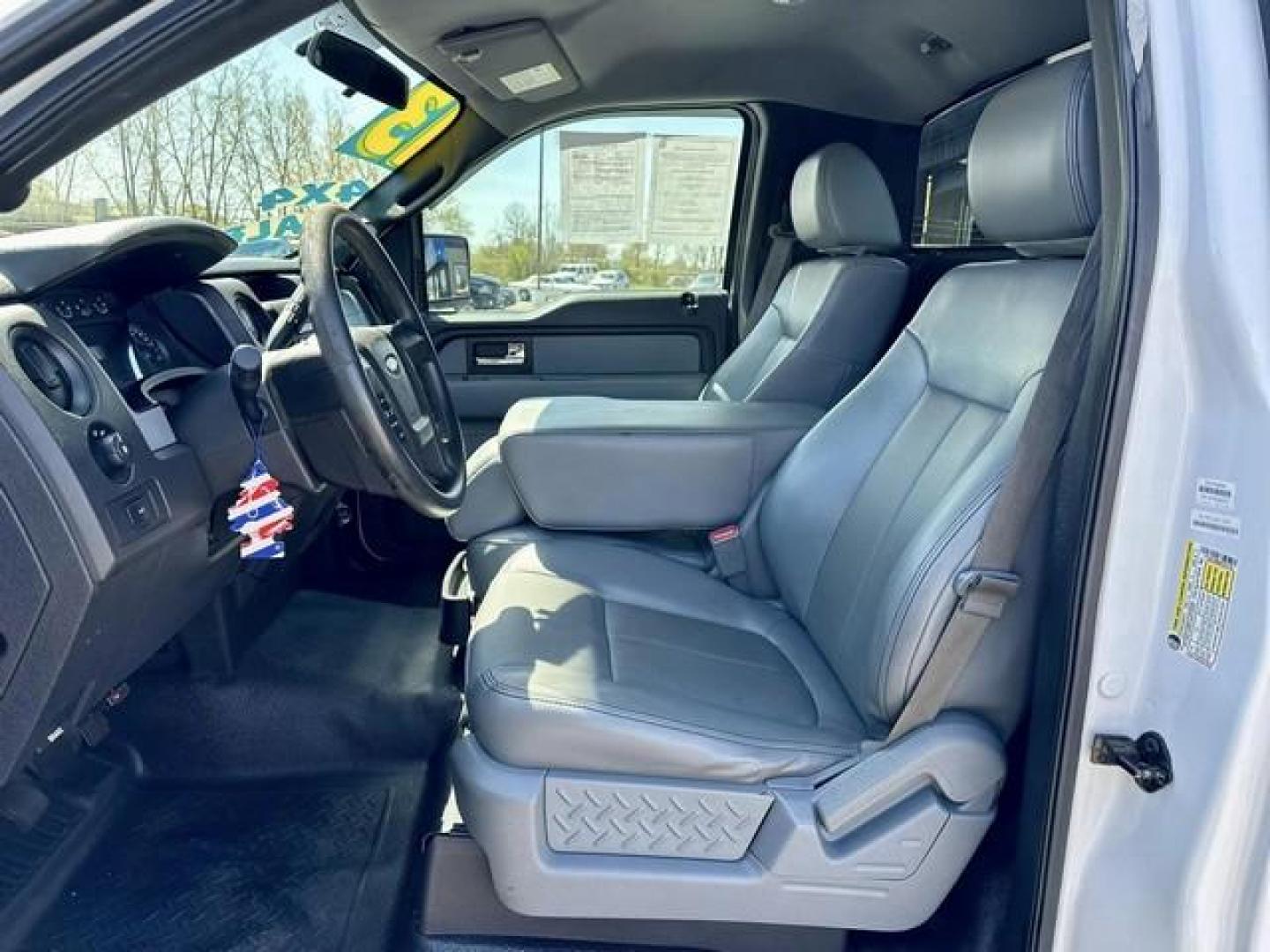 2013 WHITE FORD F-150 (1FTMF1EM0DF) with an V6,3.7L(227 CID),DOHC engine, AUTOMATIC transmission, located at 14600 Frazho Road, Warren, MI, 48089, (586) 776-3400, 42.485996, -82.974220 - Photo#8