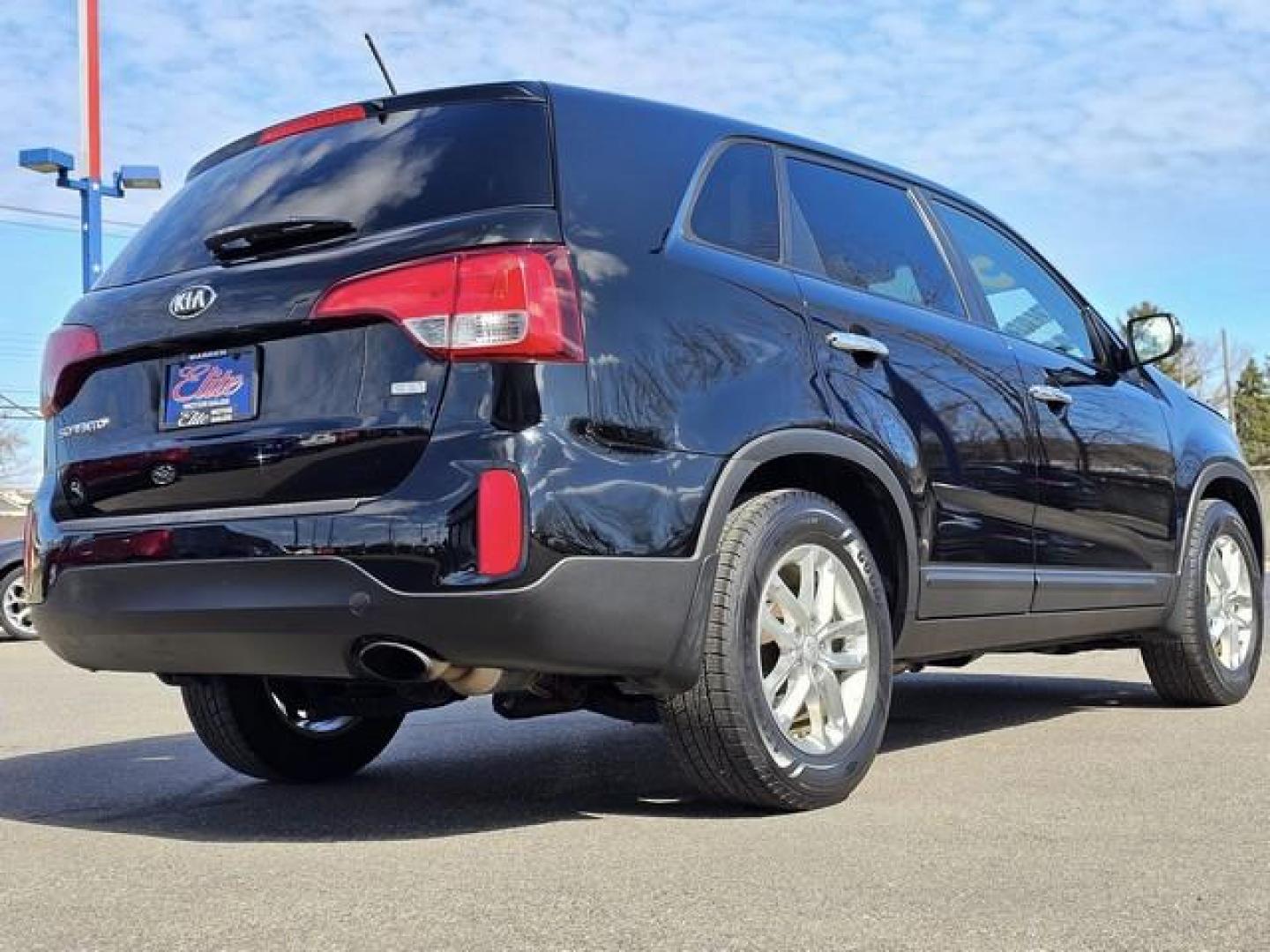 2015 BLACK KIA SORENTO (5XYKT3A61FG) with an L4,2.4L(144 CID),DOHC engine, AUTOMATIC transmission, located at 14600 Frazho Road, Warren, MI, 48089, (586) 776-3400, 42.485996, -82.974220 - Photo#4