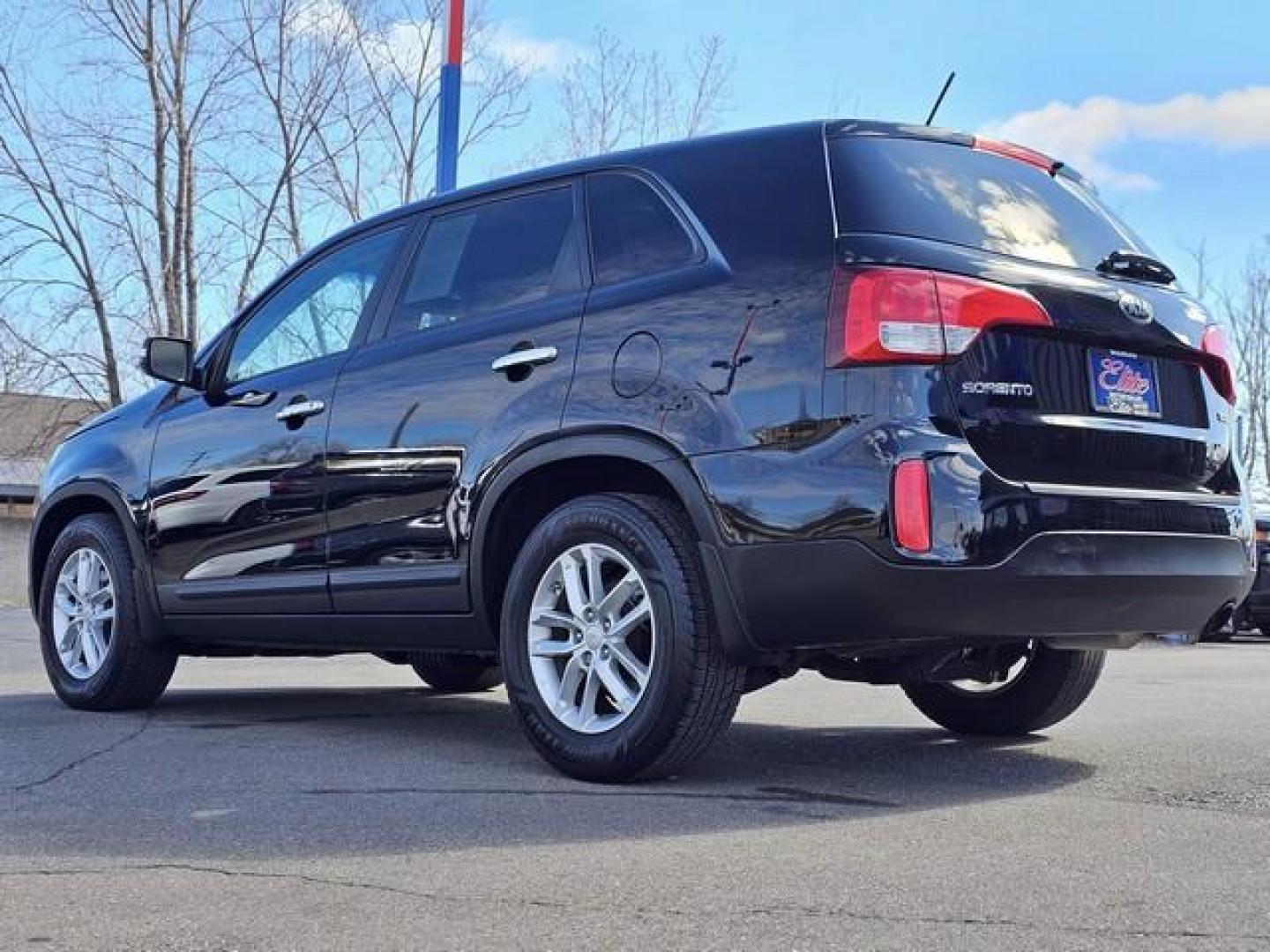 2015 BLACK KIA SORENTO (5XYKT3A61FG) with an L4,2.4L(144 CID),DOHC engine, AUTOMATIC transmission, located at 14600 Frazho Road, Warren, MI, 48089, (586) 776-3400, 42.485996, -82.974220 - Photo#6