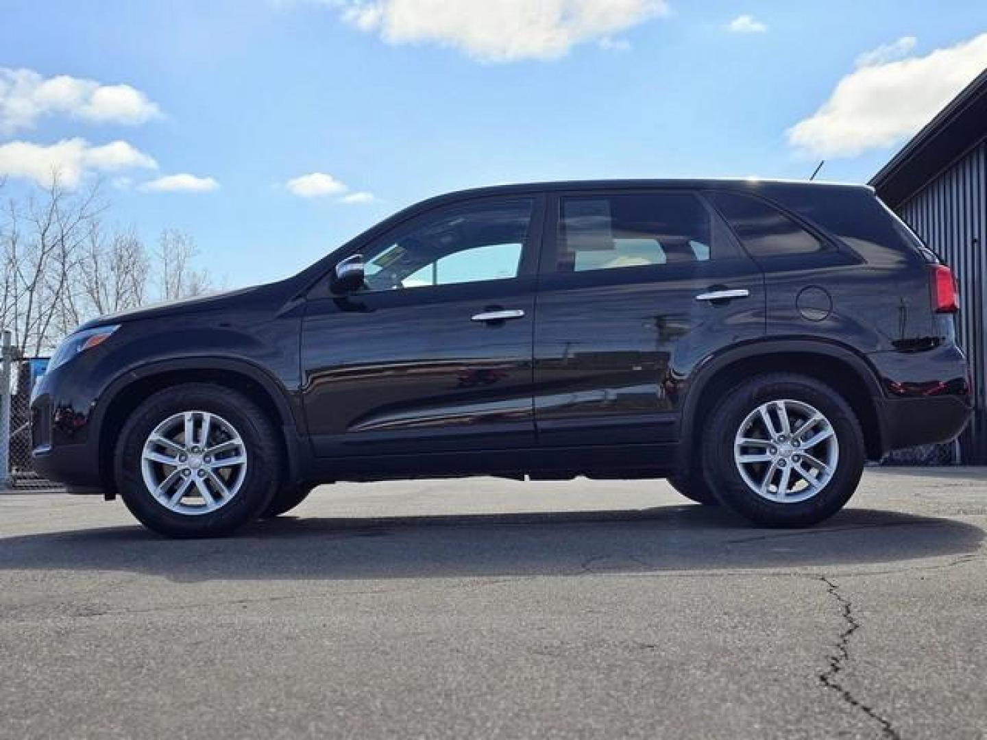 2015 BLACK KIA SORENTO (5XYKT3A61FG) with an L4,2.4L(144 CID),DOHC engine, AUTOMATIC transmission, located at 14600 Frazho Road, Warren, MI, 48089, (586) 776-3400, 42.485996, -82.974220 - Photo#7