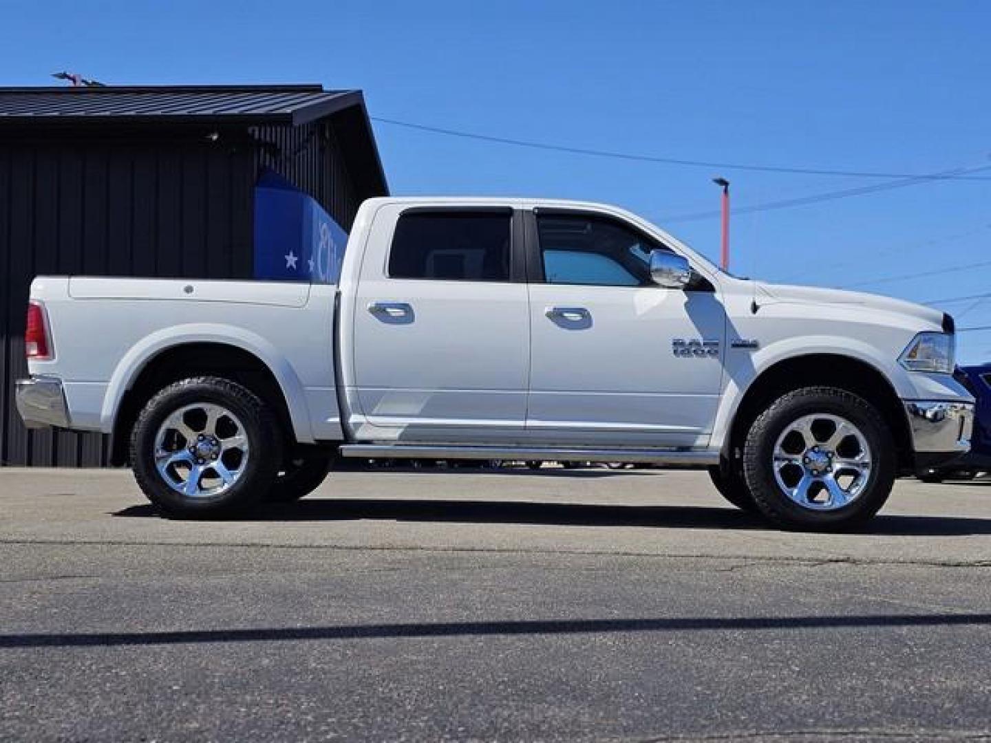 2016 WHITE RAM 1500 (1C6RR7NT3GS) with an V8,5.7L(345 CID),OHV engine, AUTOMATIC transmission, located at 14600 Frazho Road, Warren, MI, 48089, (586) 776-3400, 42.485996, -82.974220 - Photo#3