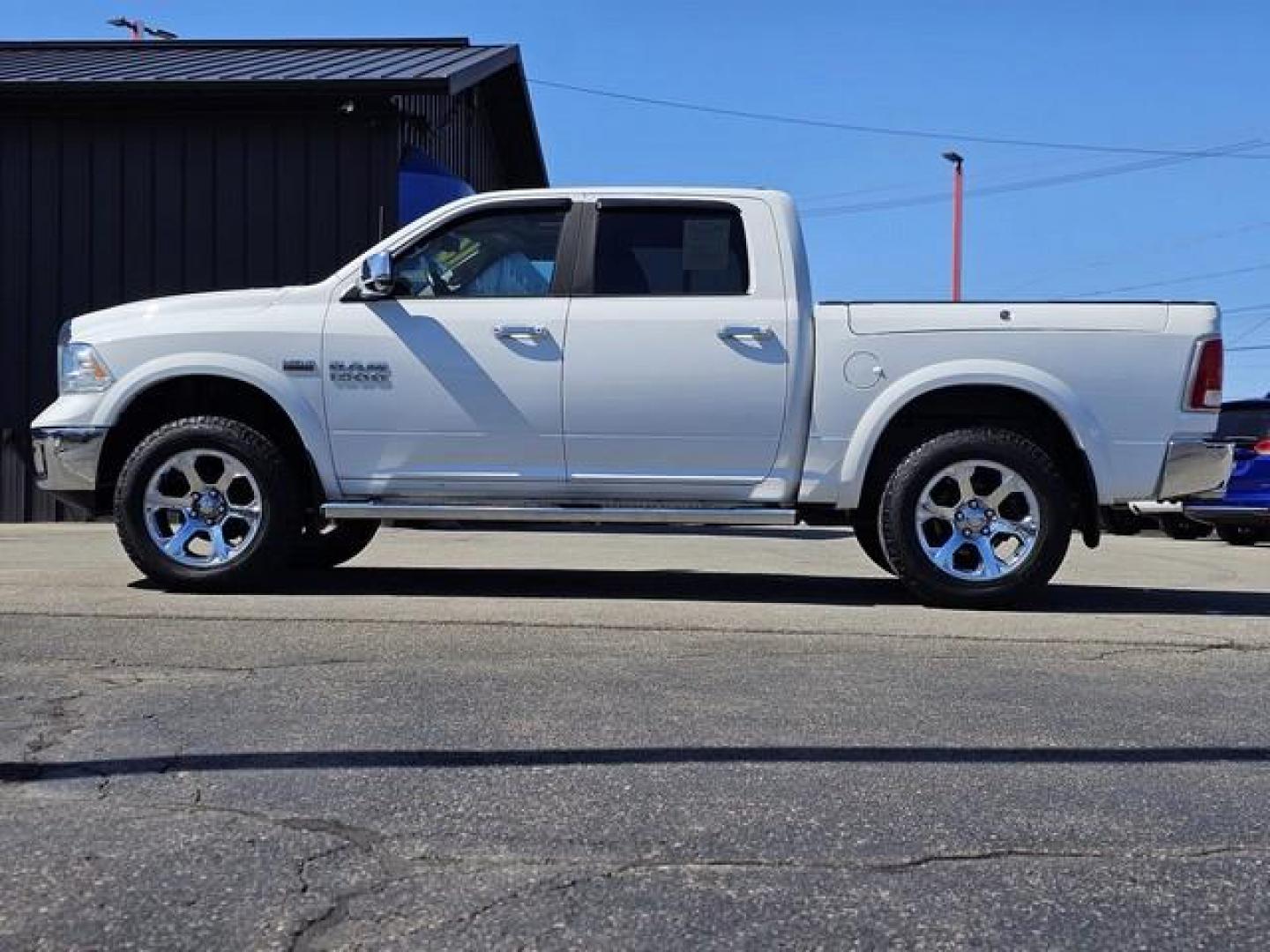 2016 WHITE RAM 1500 (1C6RR7NT3GS) with an V8,5.7L(345 CID),OHV engine, AUTOMATIC transmission, located at 14600 Frazho Road, Warren, MI, 48089, (586) 776-3400, 42.485996, -82.974220 - Photo#7