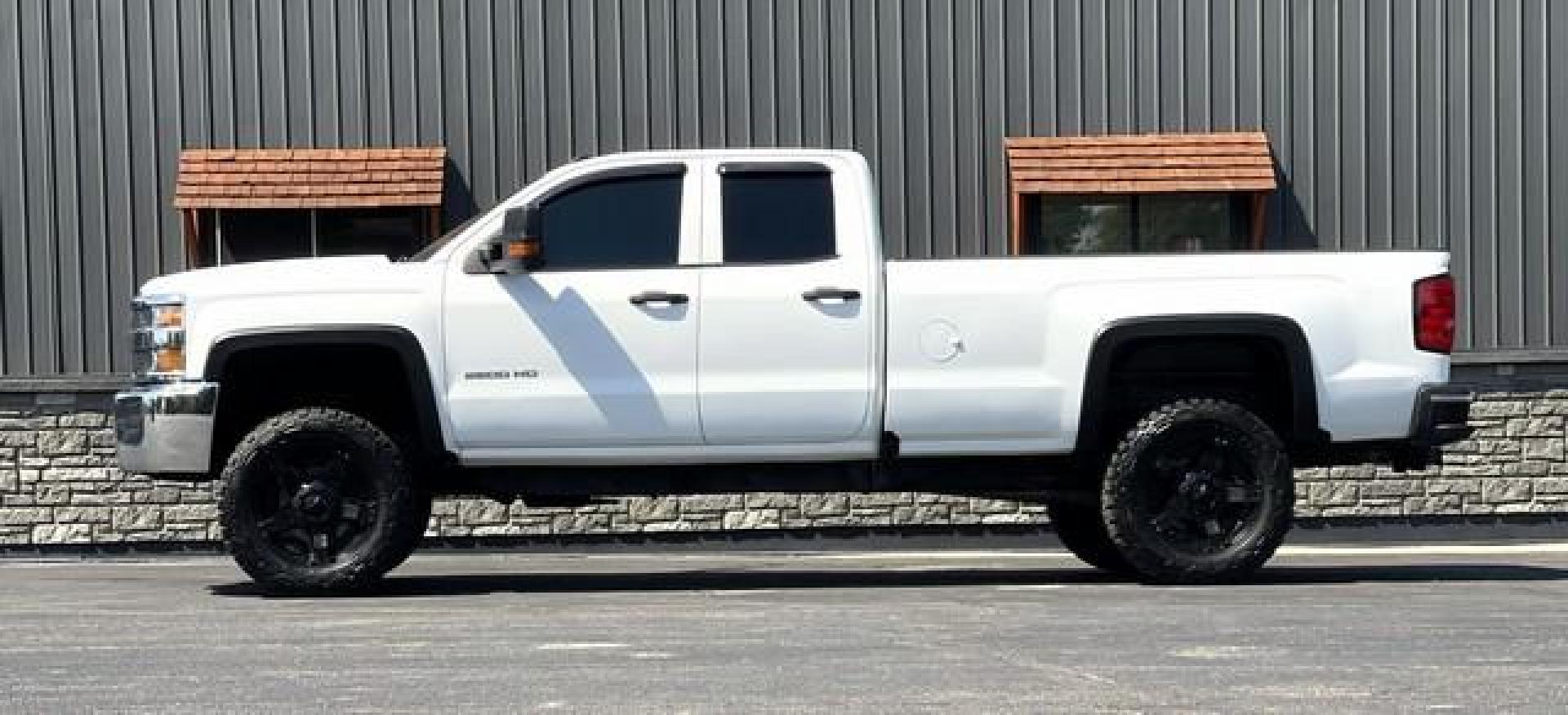 2016 WHITE CHEVROLET SILVERADO 2500 HD (1GC2KUEG5GZ) with an V8,6.0L(364 CID),OHV engine, AUTOMATIC transmission, located at 14600 Frazho Road, Warren, MI, 48089, (586) 776-3400, 42.485996, -82.974220 - Photo#3