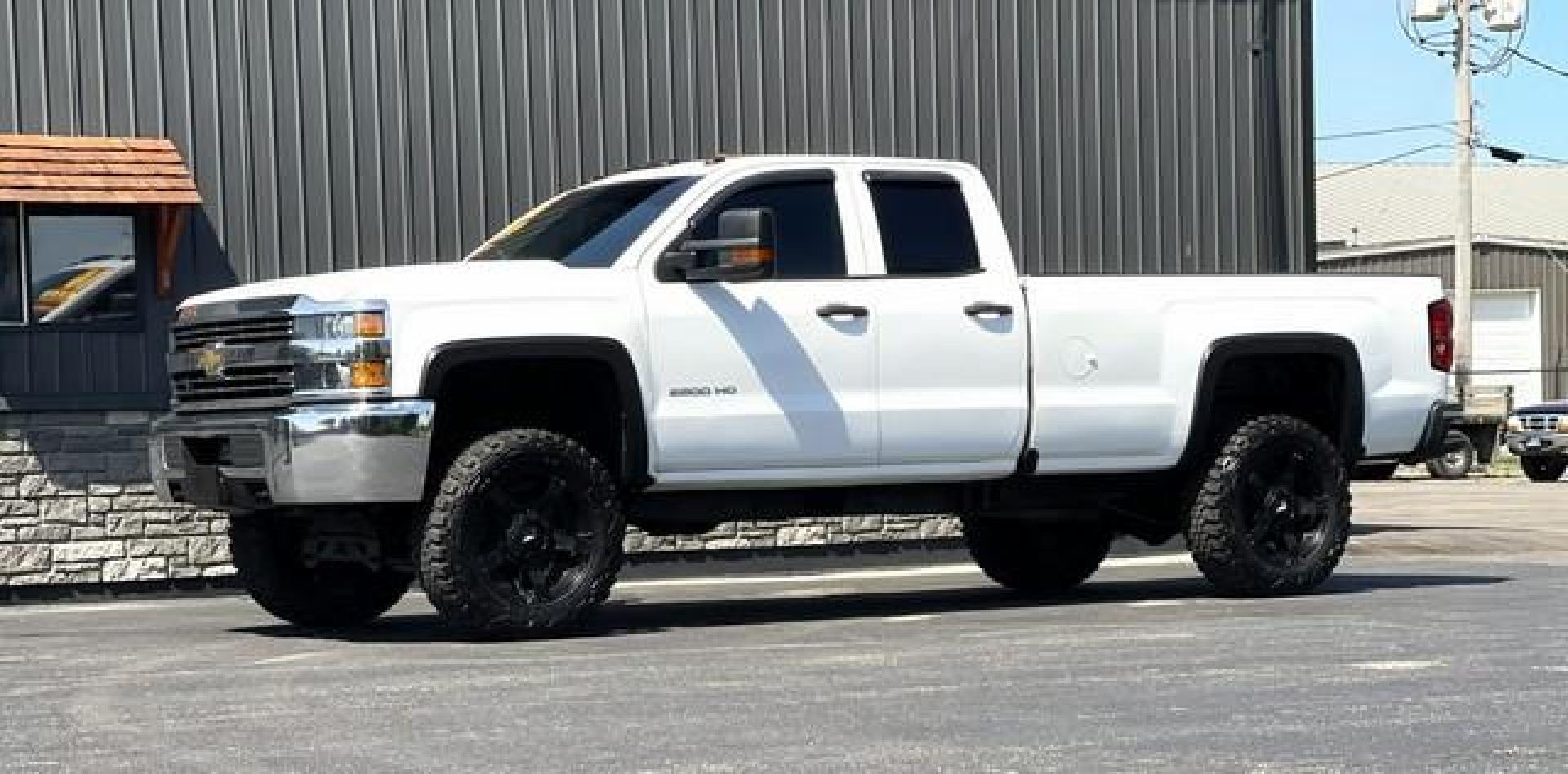 2016 WHITE CHEVROLET SILVERADO 2500 HD (1GC2KUEG5GZ) with an V8,6.0L(364 CID),OHV engine, AUTOMATIC transmission, located at 14600 Frazho Road, Warren, MI, 48089, (586) 776-3400, 42.485996, -82.974220 - Photo#4