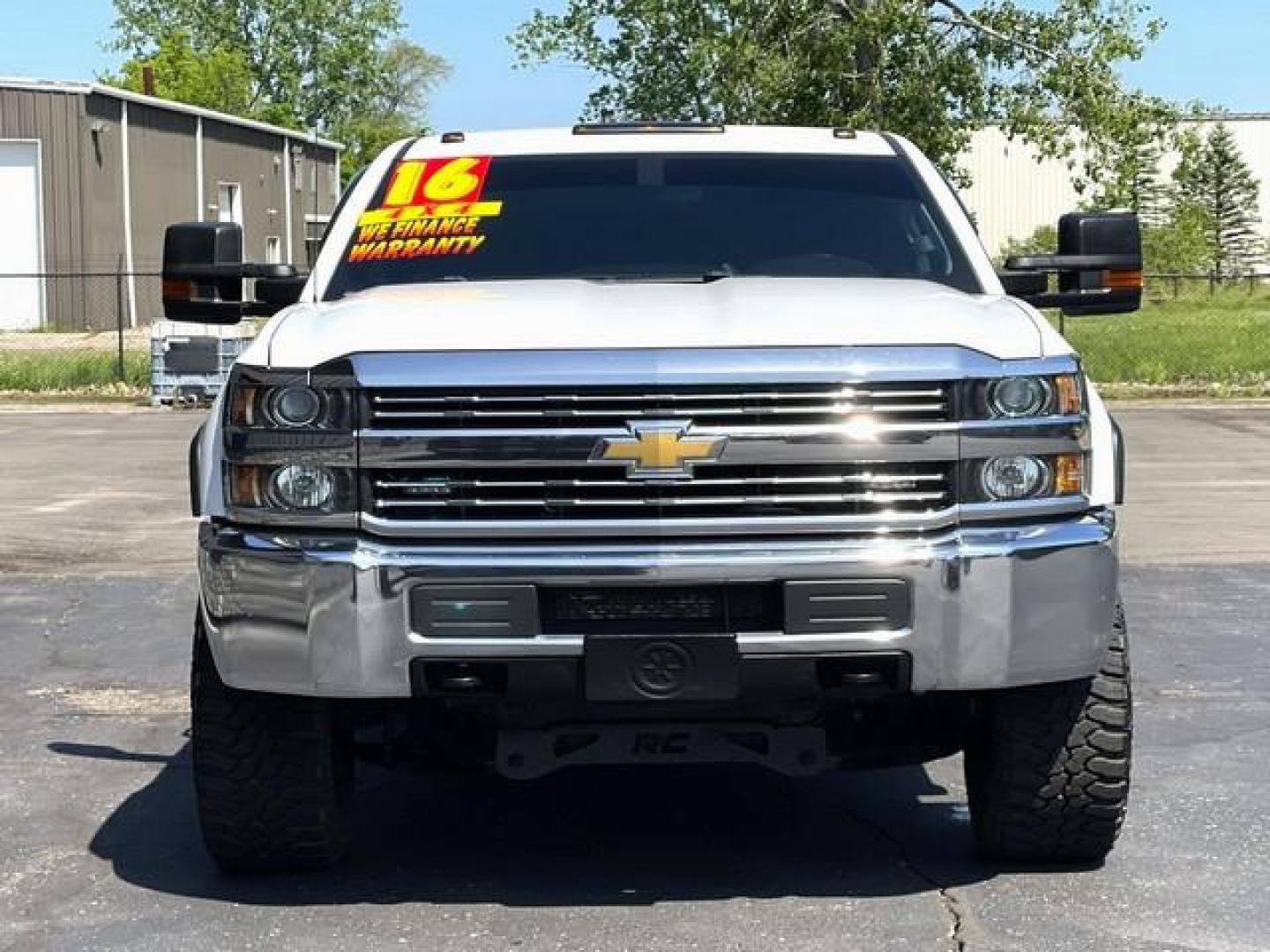 2016 WHITE CHEVROLET SILVERADO 2500 HD (1GC2KUEG5GZ) with an V8,6.0L(364 CID),OHV engine, AUTOMATIC transmission, located at 14600 Frazho Road, Warren, MI, 48089, (586) 776-3400, 42.485996, -82.974220 - Photo#5