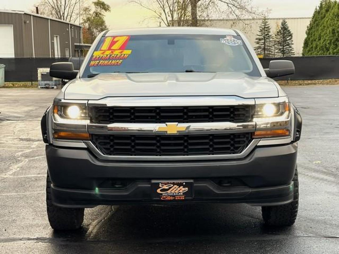 2017 SILVER CHEVROLET SILVERADO 1500 (1GCNKNEC2HZ) with an V8,5.3L(325 CID),OHV engine, AUTOMATIC transmission, located at 14600 Frazho Road, Warren, MI, 48089, (586) 776-3400, 42.485996, -82.974220 - Photo#3