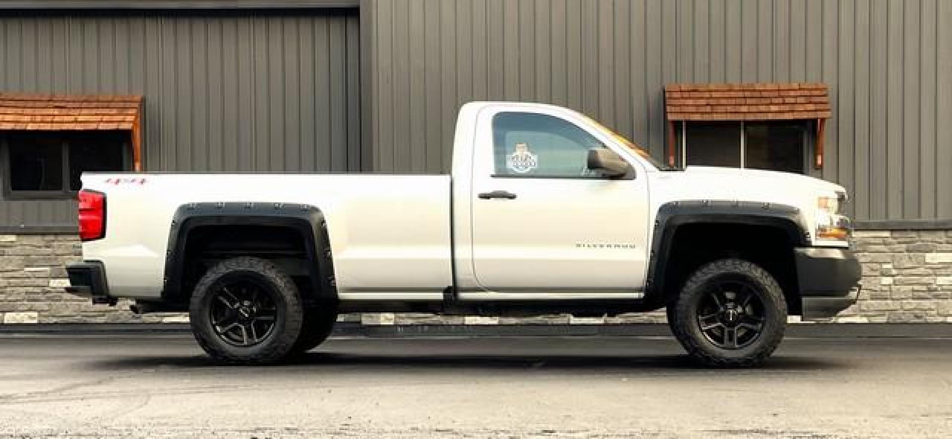 2017 SILVER CHEVROLET SILVERADO 1500 (1GCNKNEC2HZ) with an V8,5.3L(325 CID),OHV engine, AUTOMATIC transmission, located at 14600 Frazho Road, Warren, MI, 48089, (586) 776-3400, 42.485996, -82.974220 - Photo#4