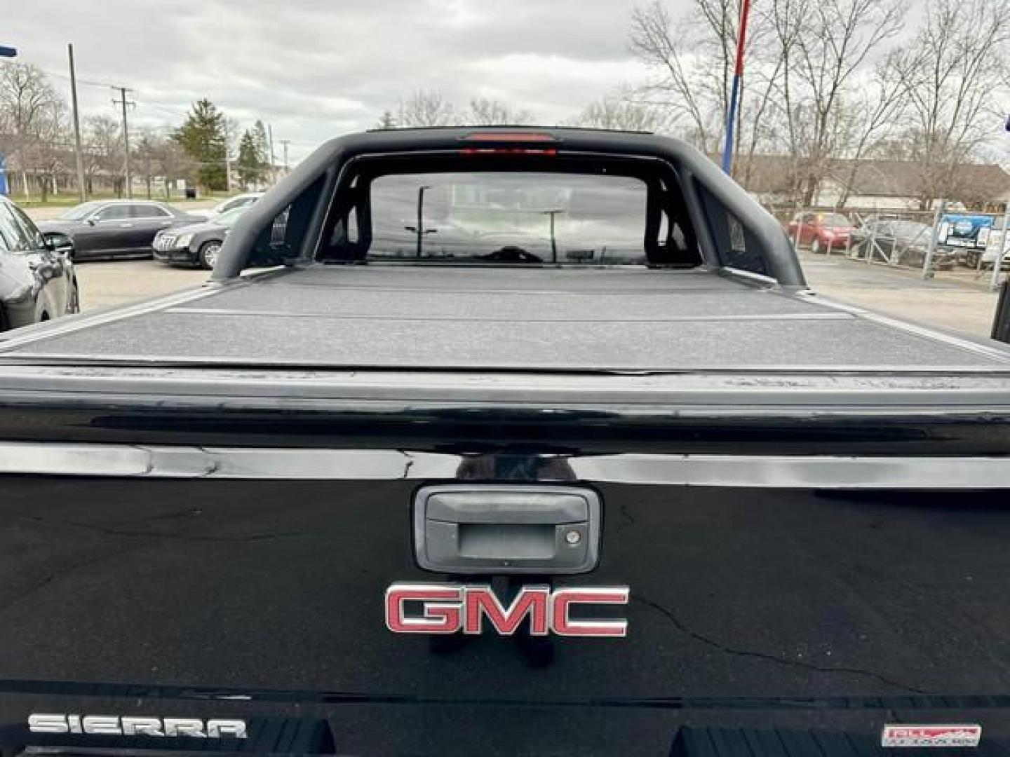 2017 BLACK GMC SIERRA 1500 (1GTV2NEC0HZ) with an V8,5.3L(325 CID),OHV engine, AUTOMATIC transmission, located at 14600 Frazho Road, Warren, MI, 48089, (586) 776-3400, 42.485996, -82.974220 - Photo#10