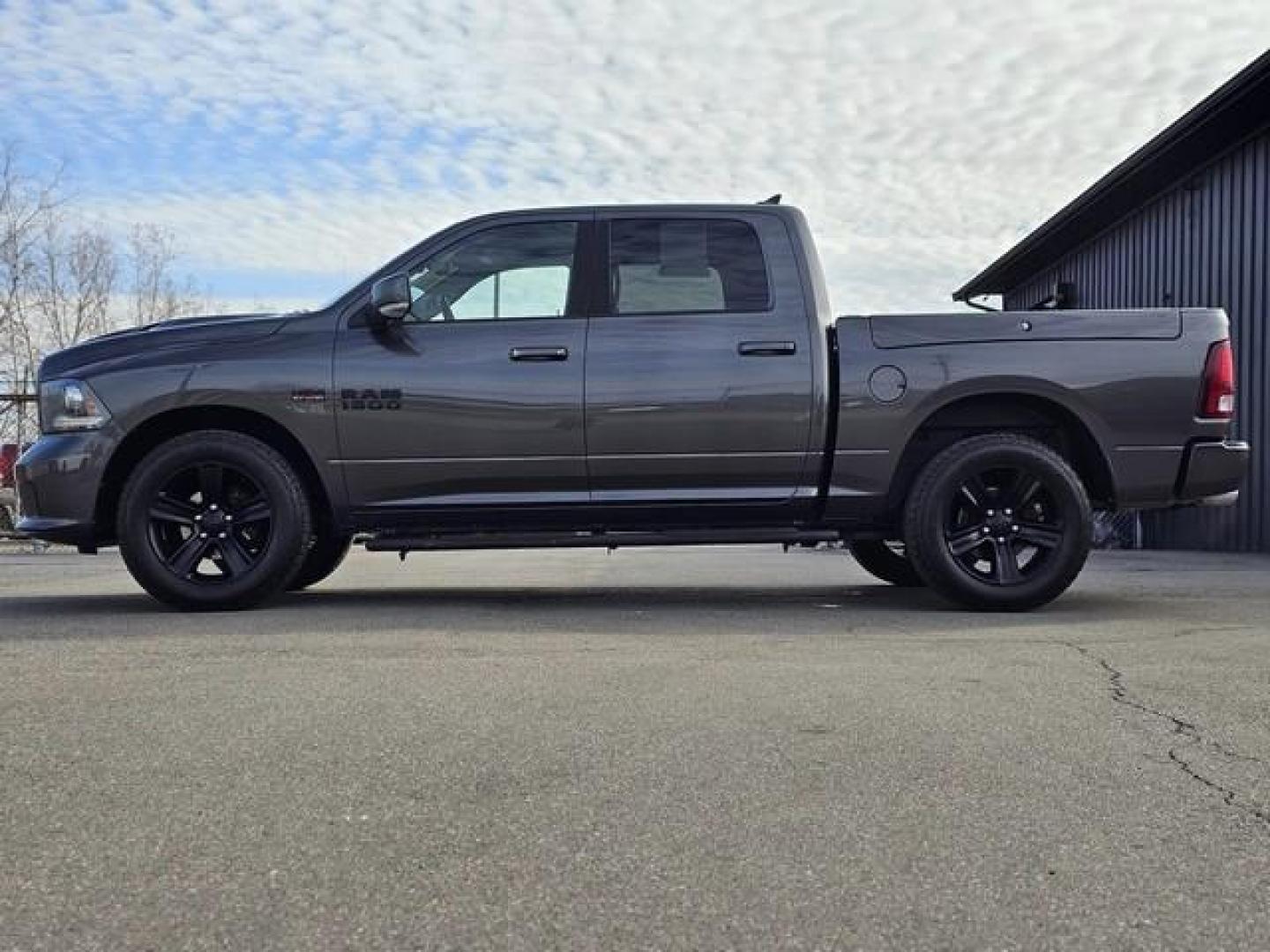 2018 GRAY RAM 1500 (1C6RR7MT4JS) with an V8,5.7L(345 CID),OHV engine, AUTOMATIC transmission, located at 14600 Frazho Road, Warren, MI, 48089, (586) 776-3400, 42.485996, -82.974220 - Photo#6