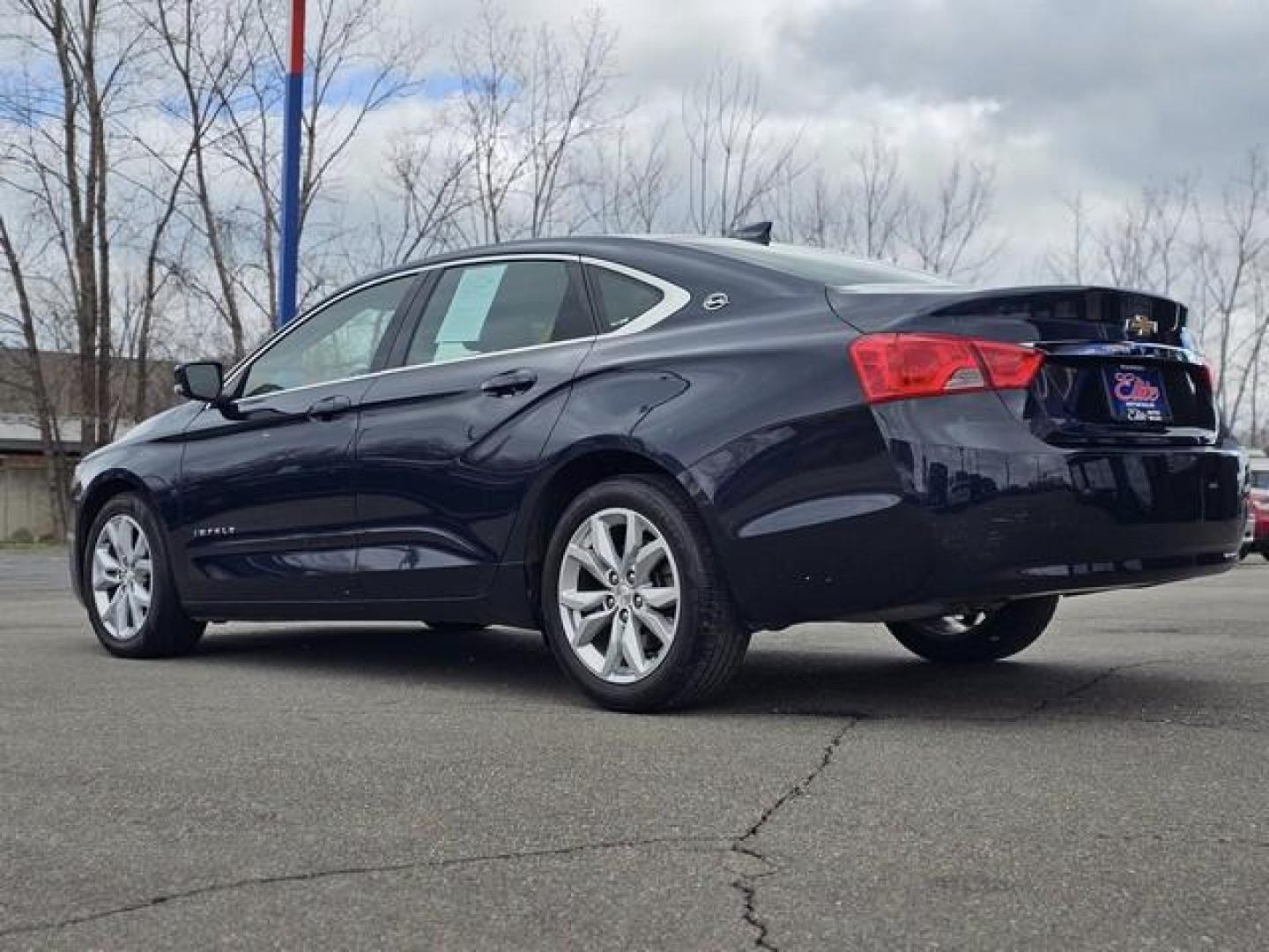 2017 BLUE CHEVROLET IMPALA (2G1105SA1H9) with an L4,2.5L(153 CID),DOHC engine, AUTOMATIC transmission, located at 14600 Frazho Road, Warren, MI, 48089, (586) 776-3400, 42.485996, -82.974220 - Photo#6