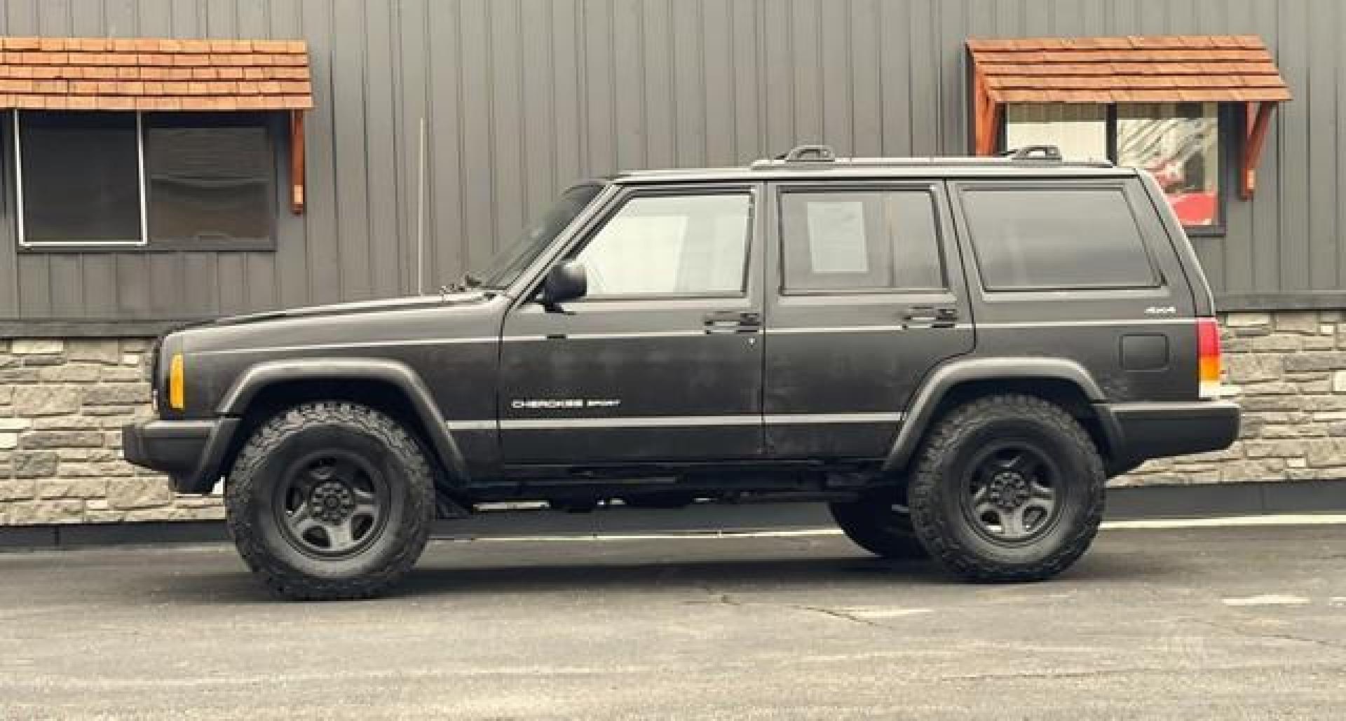 2000 BLACK JEEP CHEROKEE (1J4FF48S3YL) with an L6,4.0L(242 CID), engine, AUTOMATIC transmission, located at 14600 Frazho Road, Warren, MI, 48089, (586) 776-3400, 42.485996, -82.974220 - Photo#3