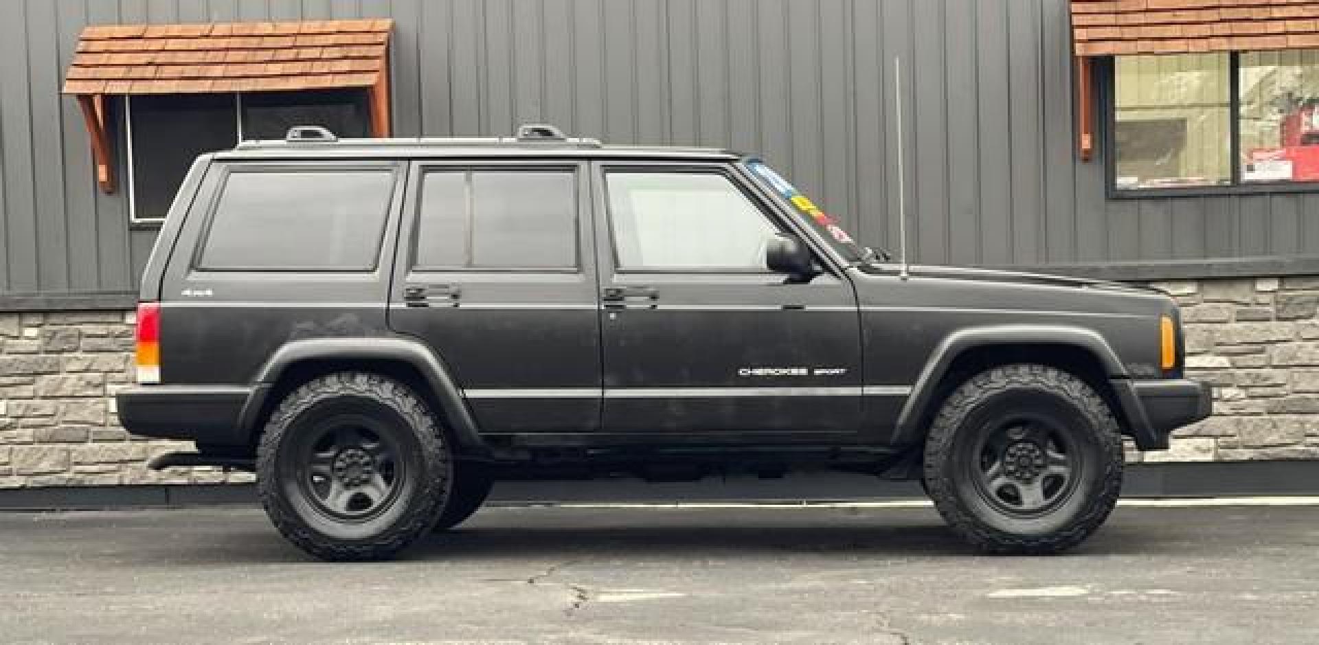 2000 BLACK JEEP CHEROKEE (1J4FF48S3YL) with an L6,4.0L(242 CID), engine, AUTOMATIC transmission, located at 14600 Frazho Road, Warren, MI, 48089, (586) 776-3400, 42.485996, -82.974220 - Photo#5