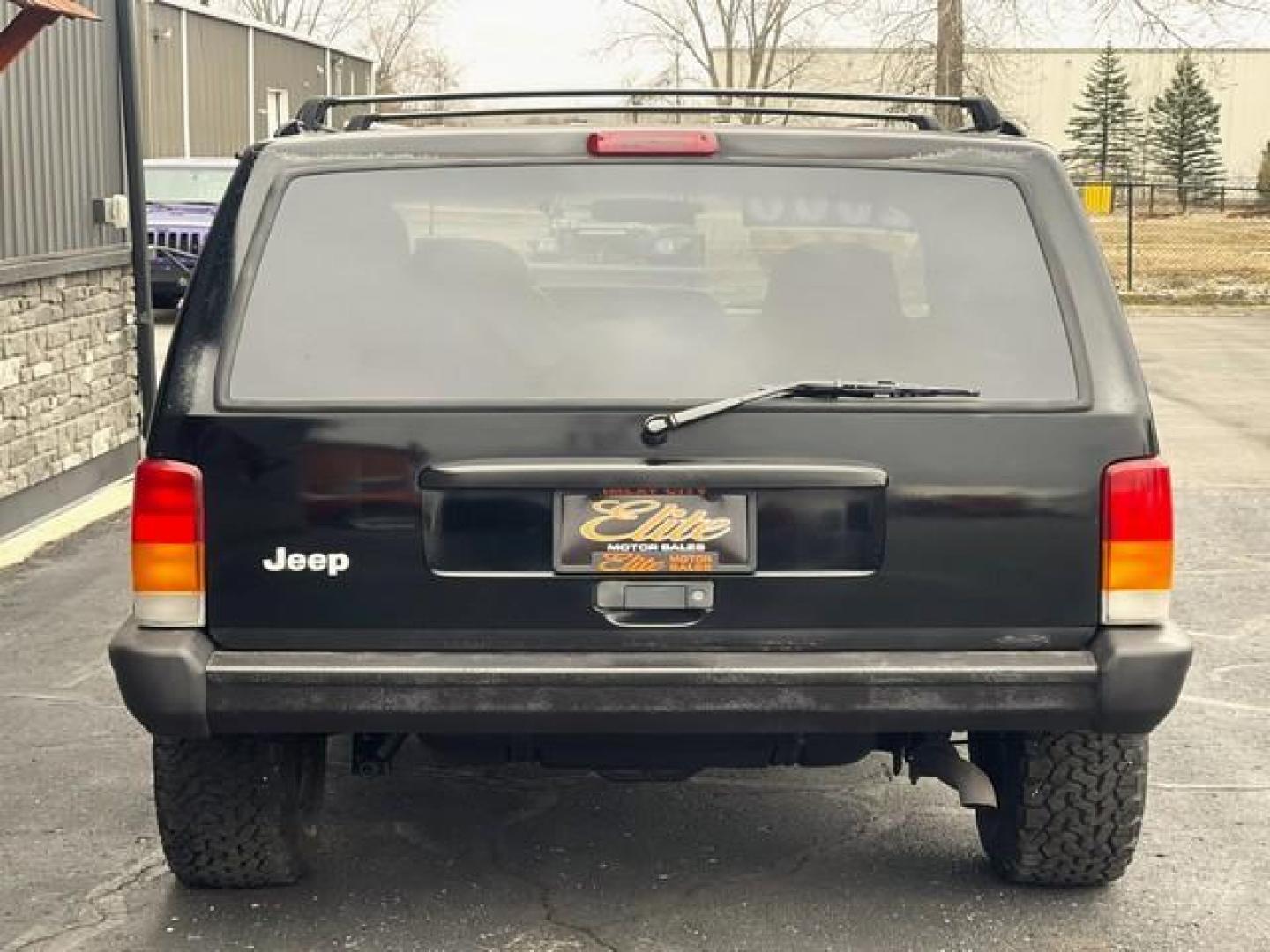 2000 BLACK JEEP CHEROKEE (1J4FF48S3YL) with an L6,4.0L(242 CID), engine, AUTOMATIC transmission, located at 14600 Frazho Road, Warren, MI, 48089, (586) 776-3400, 42.485996, -82.974220 - Photo#6