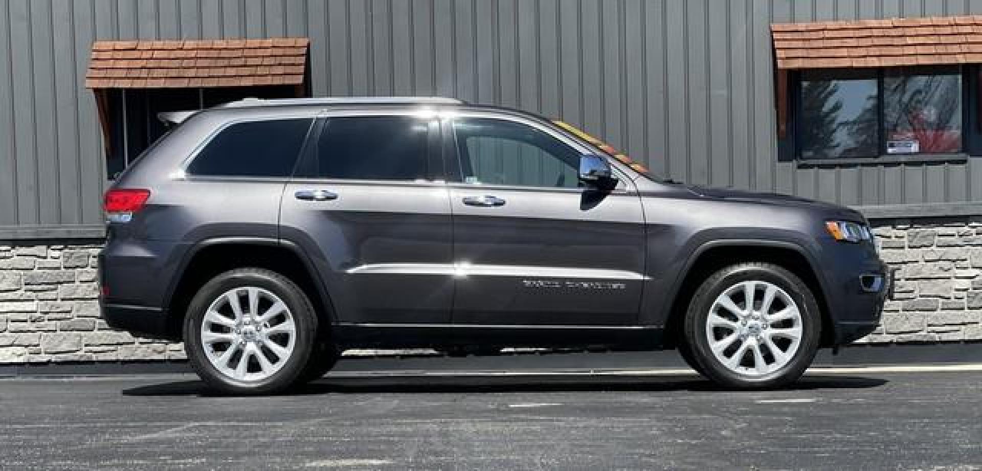 2017 GRAY JEEP GRAND CHEROKEE (1C4RJFBG1HC) with an V6,3.6L(220 CID),DOHC engine, AUTOMATIC transmission, located at 14600 Frazho Road, Warren, MI, 48089, (586) 776-3400, 42.485996, -82.974220 - Photo#3