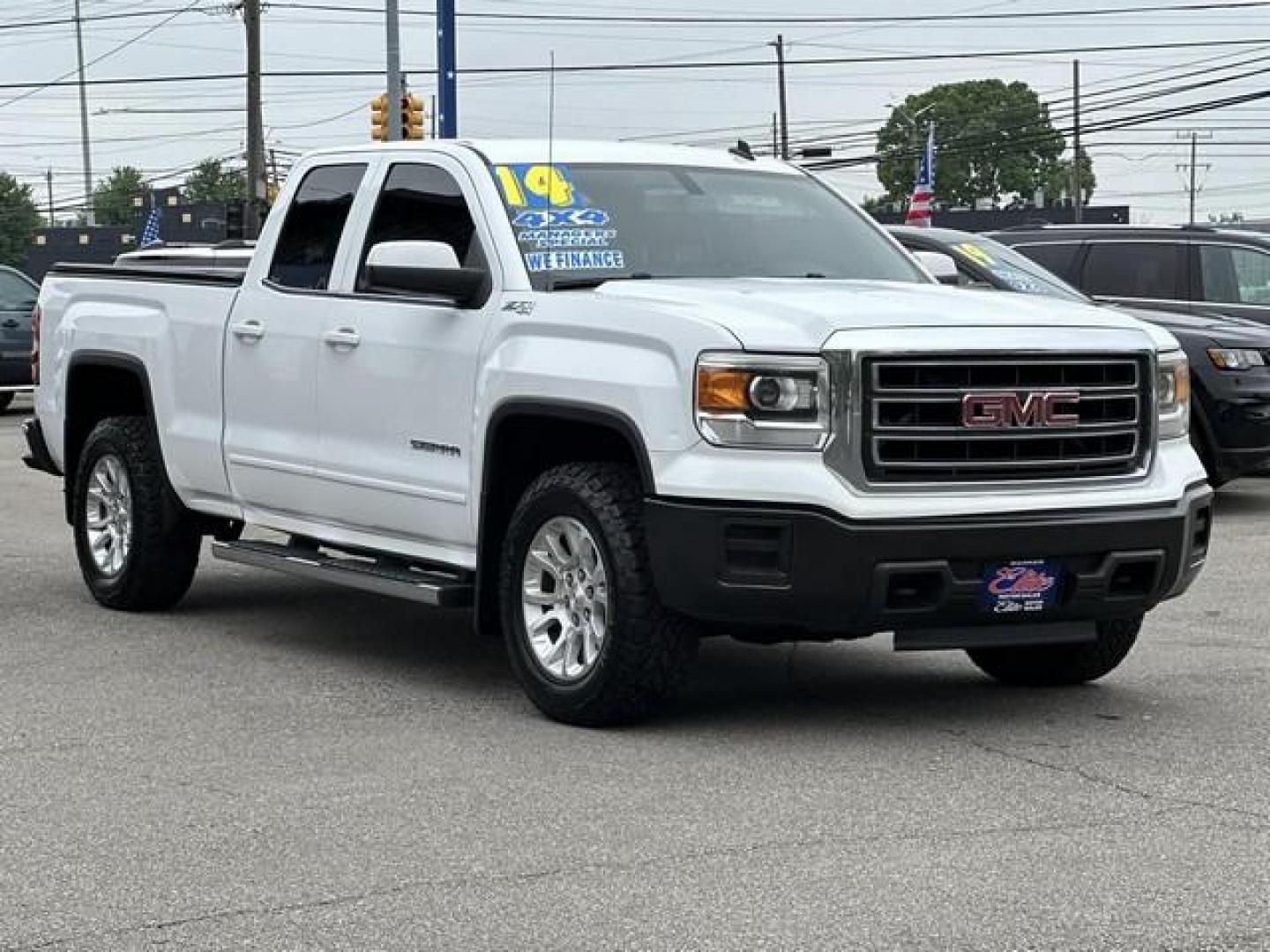 2014 WHITE GMC SIERRA 1500 (1GTV2UEH2EZ) with an V6,4.3L(262 CID),OHV engine, AUTOMATIC transmission, located at 14600 Frazho Road, Warren, MI, 48089, (586) 776-3400, 42.485996, -82.974220 - Photo#2