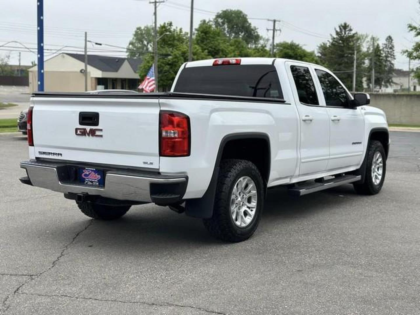 2014 WHITE GMC SIERRA 1500 (1GTV2UEH2EZ) with an V6,4.3L(262 CID),OHV engine, AUTOMATIC transmission, located at 14600 Frazho Road, Warren, MI, 48089, (586) 776-3400, 42.485996, -82.974220 - Photo#4